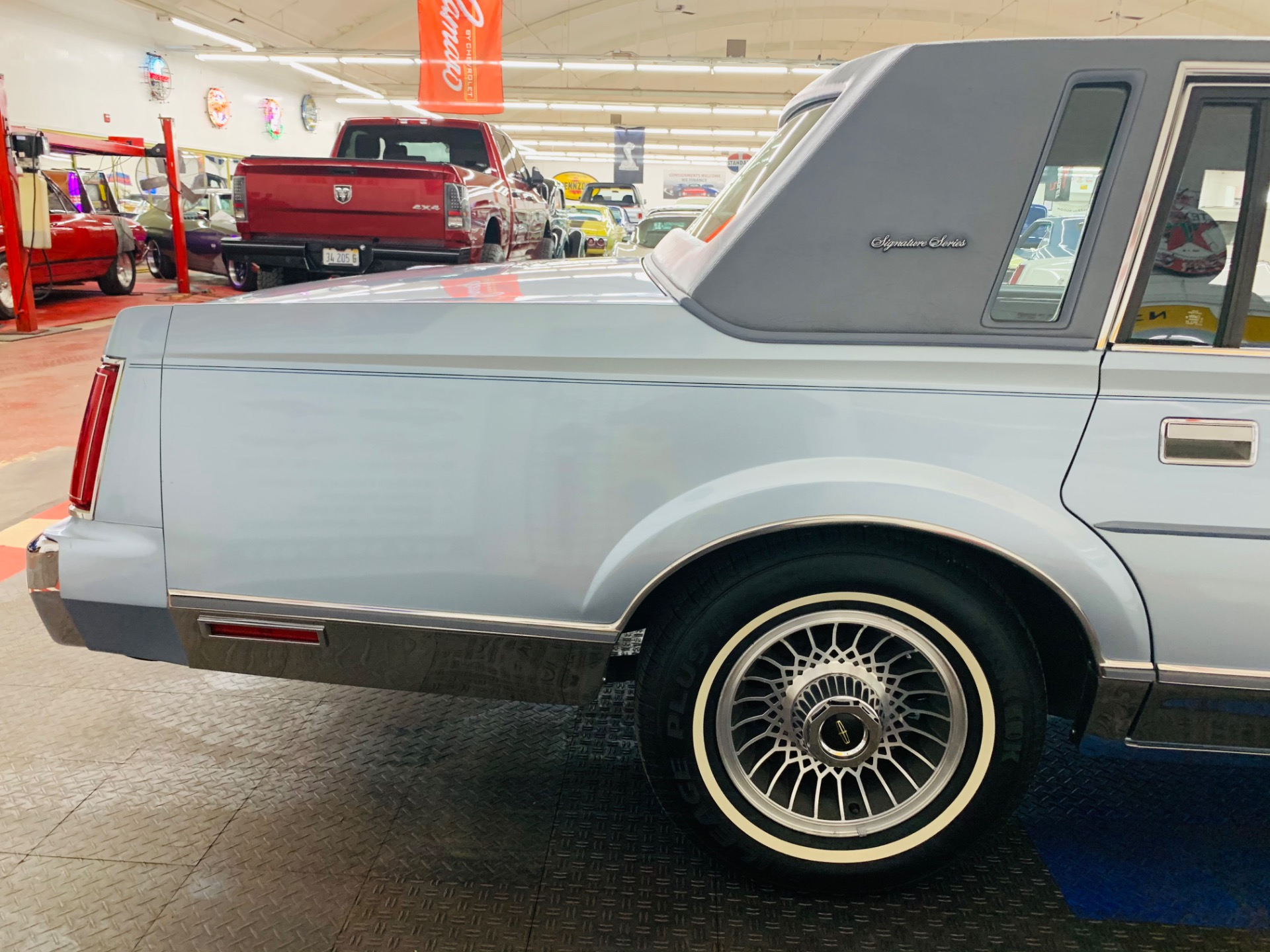 Used 1988 Lincoln Town Car -SUPER LOW MILES - LIKE NEW CONDITION - | Mundelein, IL