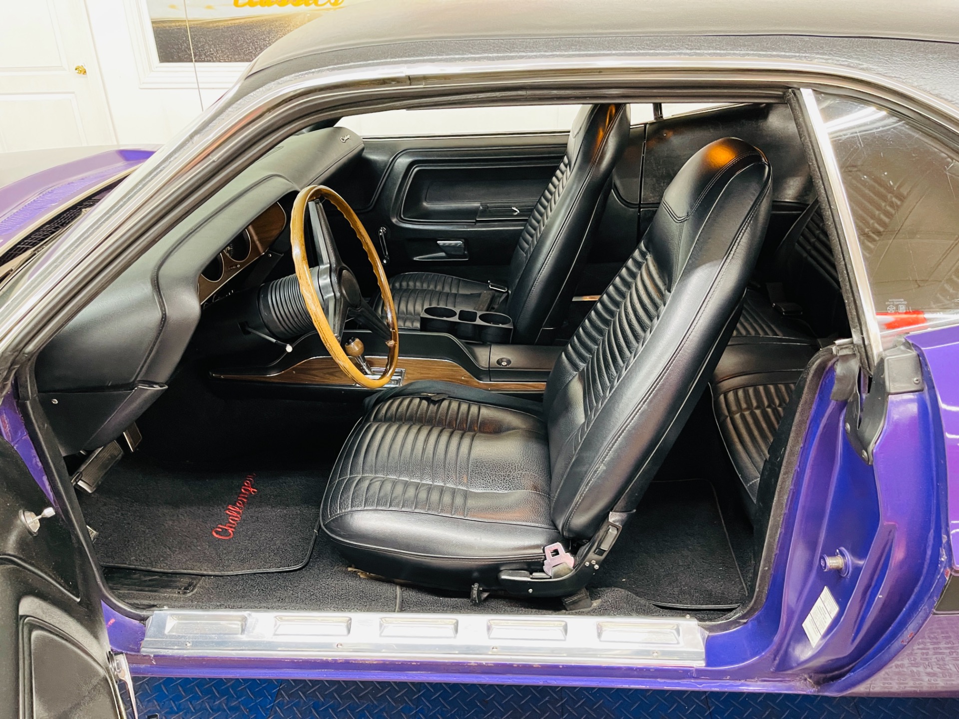 Used 1970 Dodge Challenger - R/T - 383 MAGNUM - FC7 PLUM CRAZY - SEE VIDEO - | Mundelein, IL