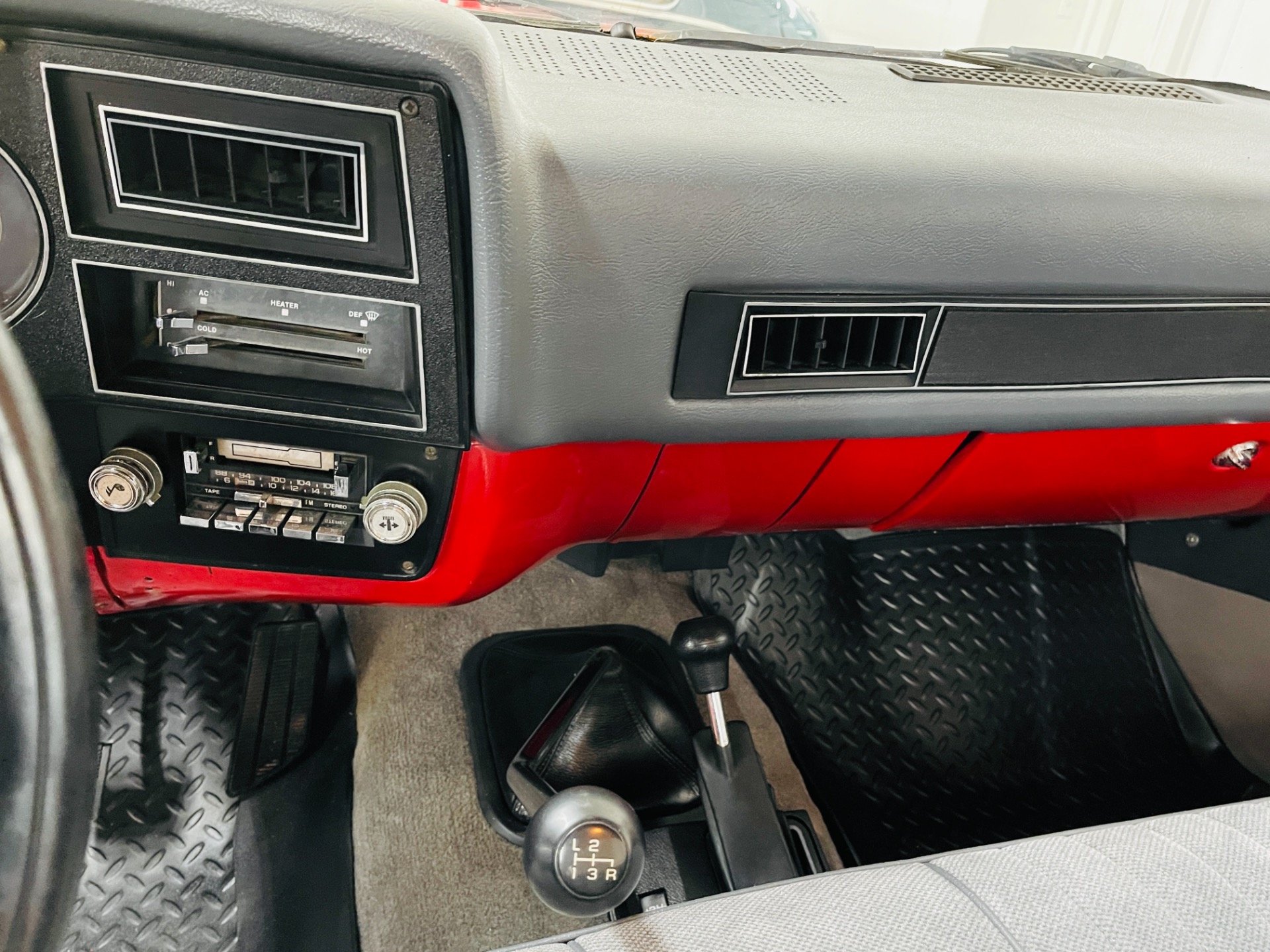 Used 1986 Chevrolet C/K 10 Series - 4 SPEED MANUAL - 4X4 - CLEAN SOUTHERN TRUCK - SEE VIDEO - | Mundelein, IL