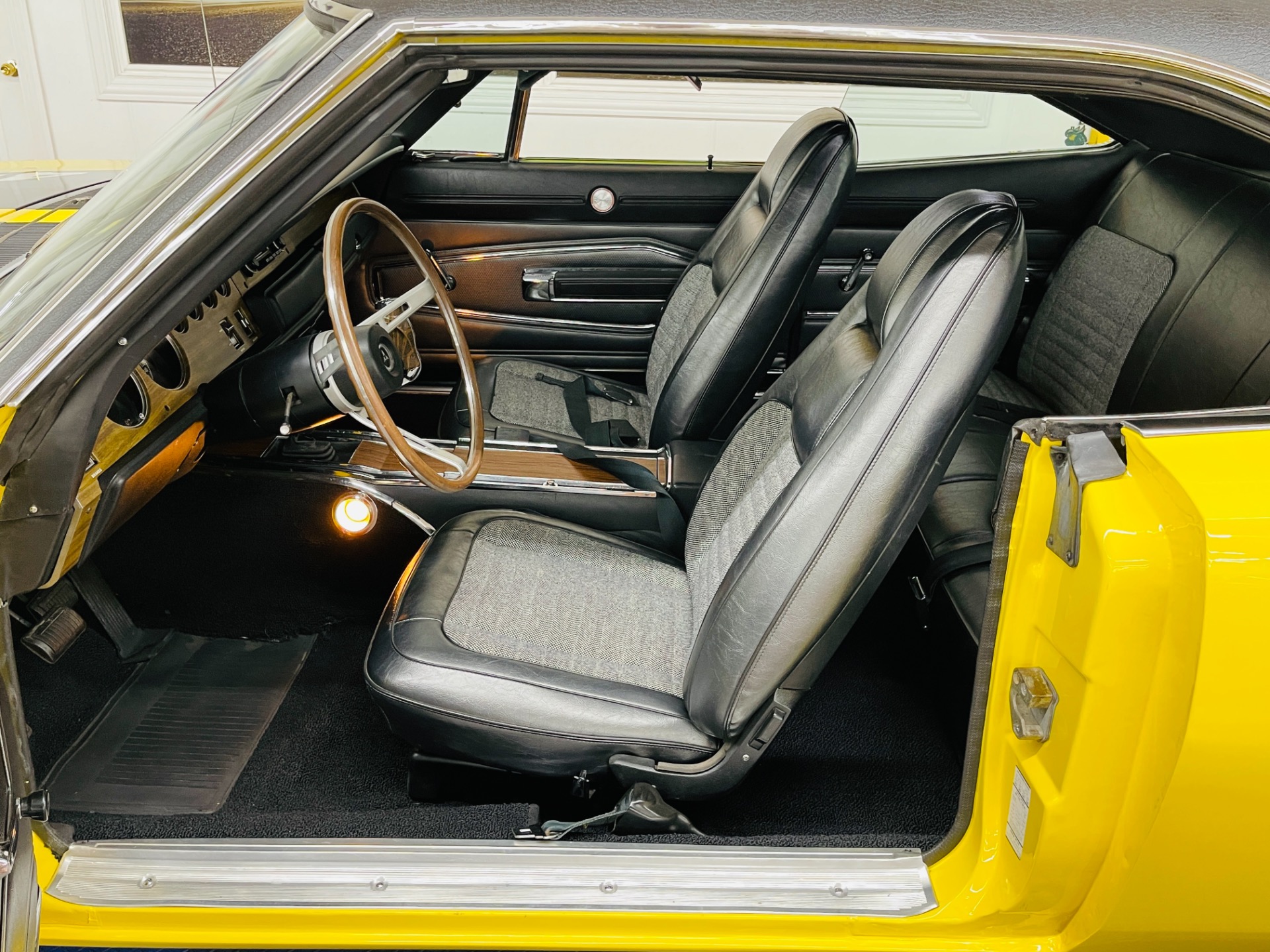 1970 Dodge Charger 37