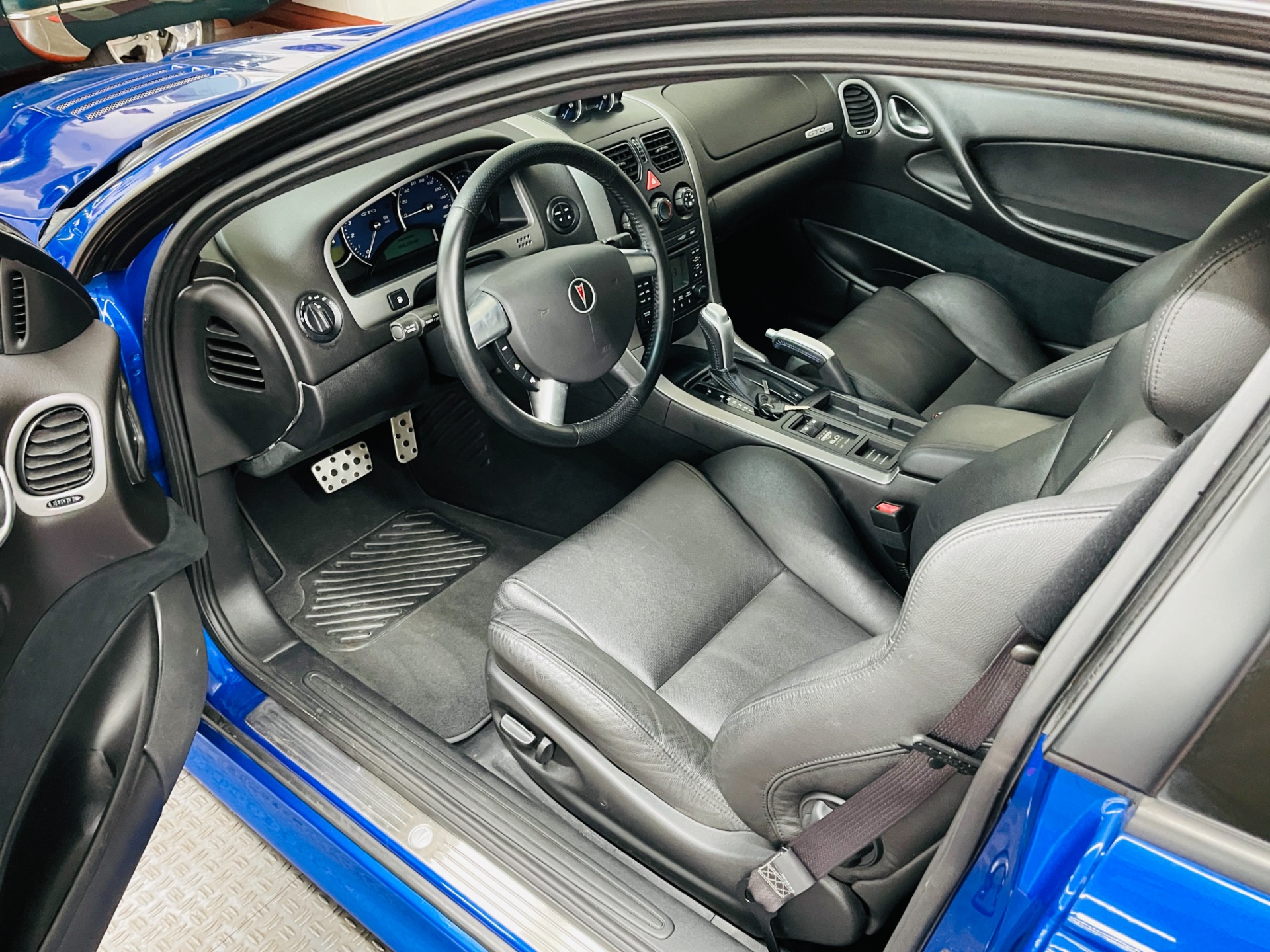 Used 2005 Pontiac GTO - SUPER LOW MILES - EXCELLENT CONDITION - SEE VIDEO | Mundelein, IL