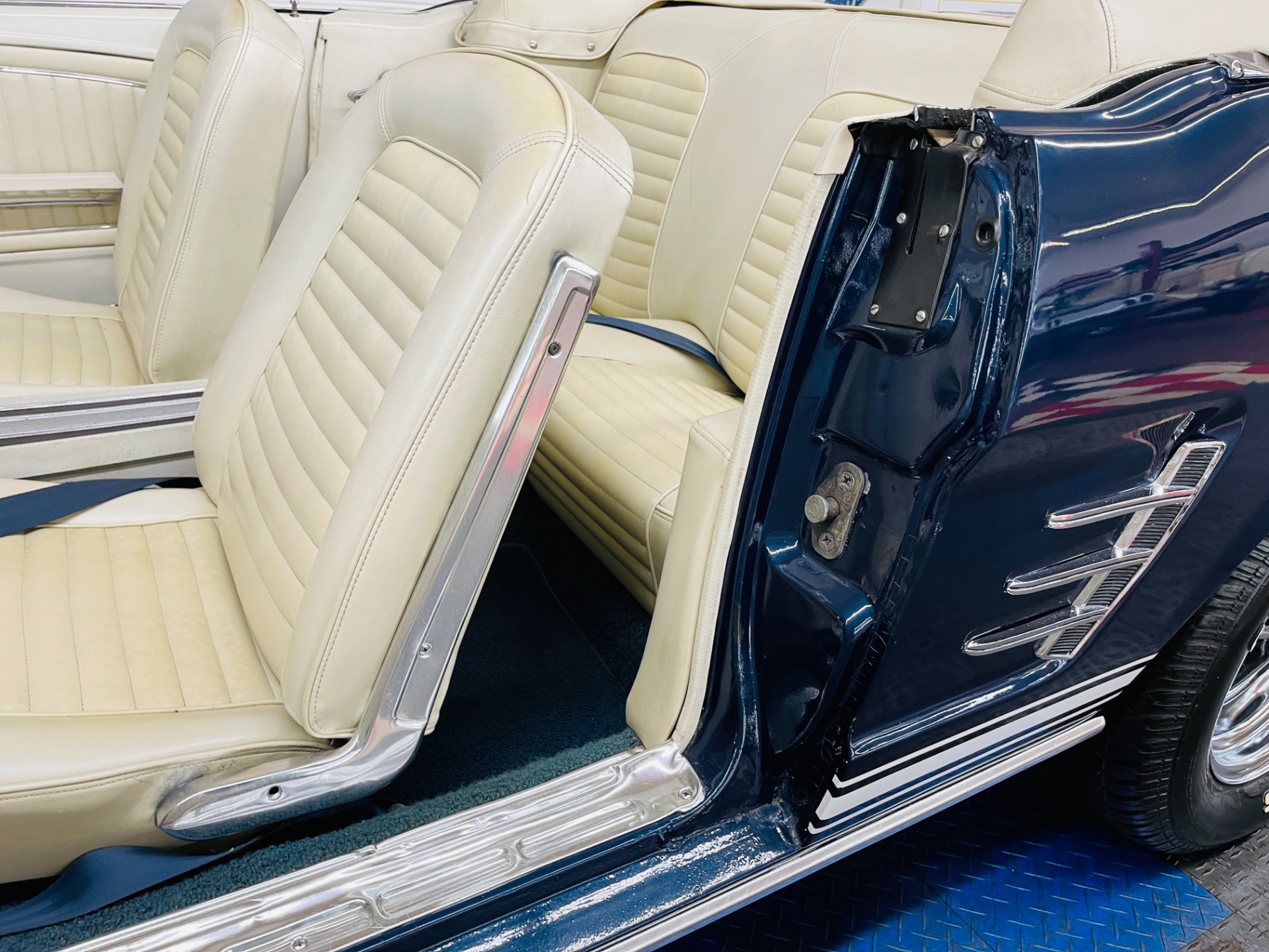 Used 1966 Ford Mustang - CONVERTIBLE - 289 V8 - 4 SPEED MANUAL TRANS - SEE VIDEO | Mundelein, IL