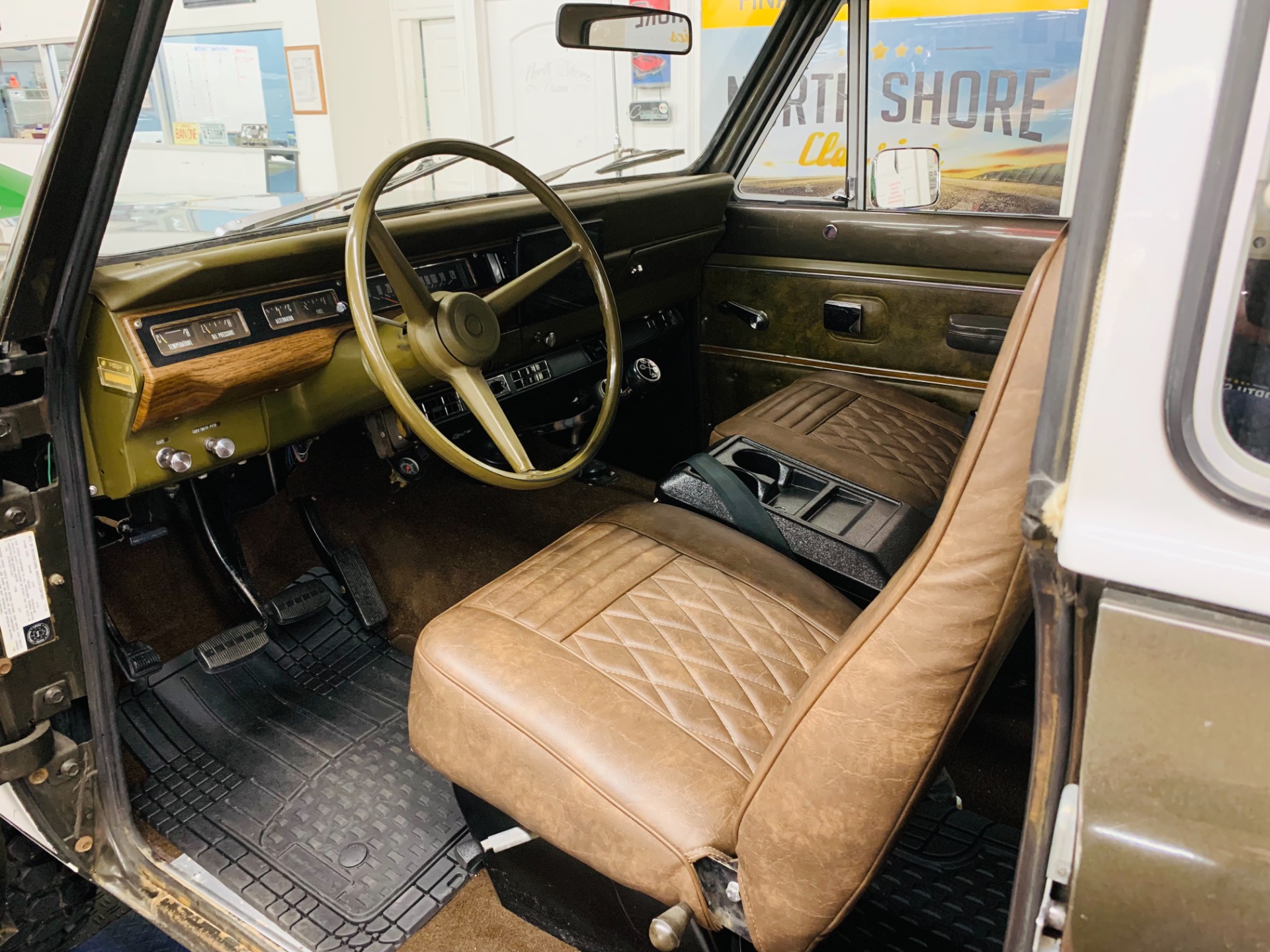 Used 1975 INTERNATIONAL SCOUT - MODERN UPGRADES - NEW INTERIOR - | Mundelein, IL