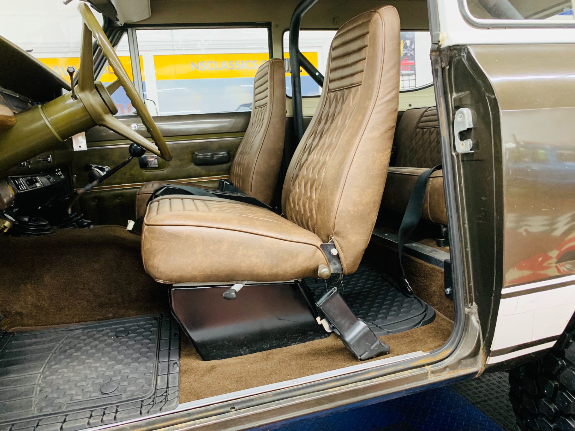 Used 1975 INTERNATIONAL SCOUT - MODERN UPGRADES - NEW INTERIOR - | Mundelein, IL