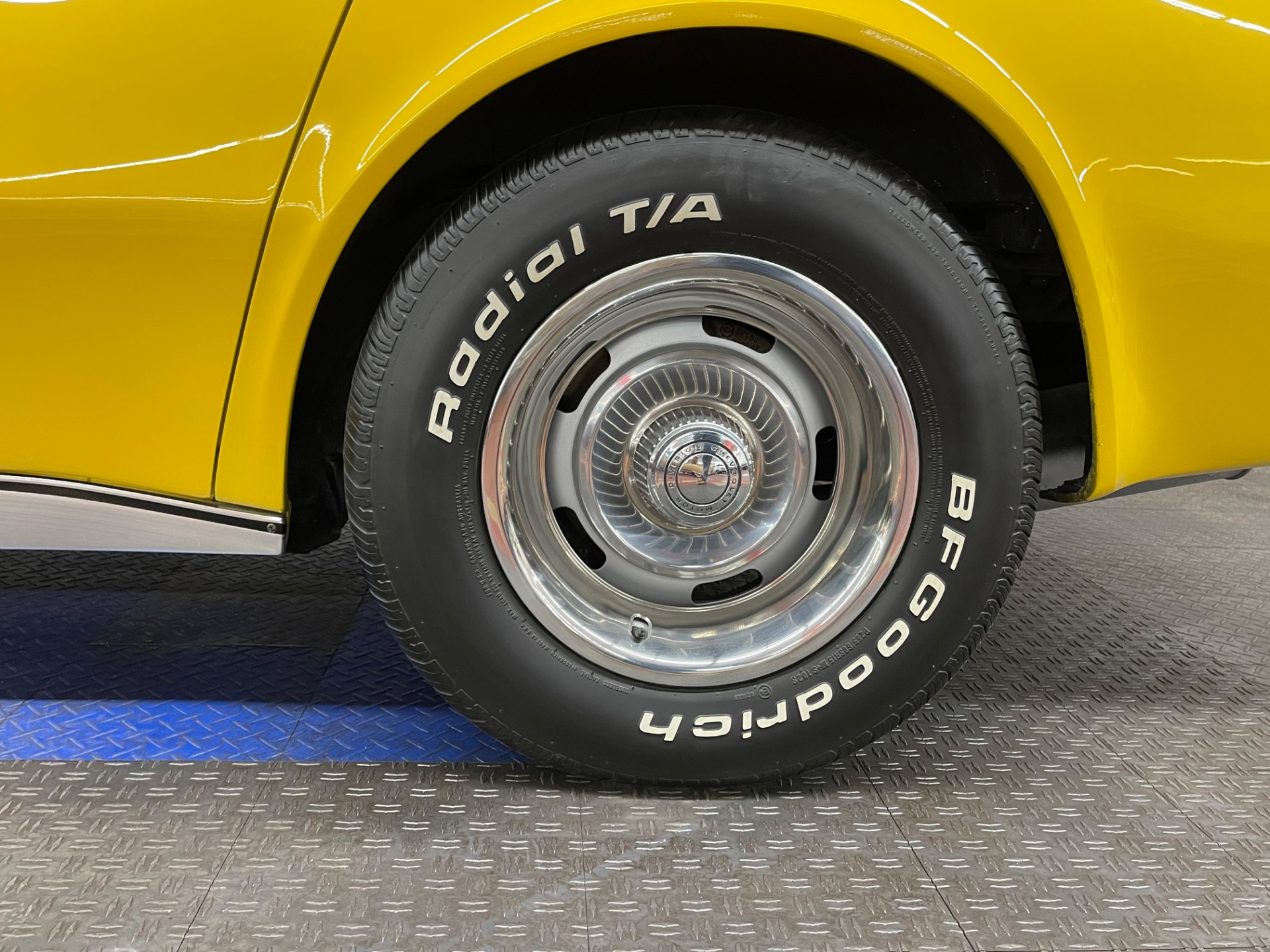 Used 1971 Chevrolet Corvette - HIGHLY OPTIONED COUPE - FACTORY A/C - SEE VIDEO | Mundelein, IL