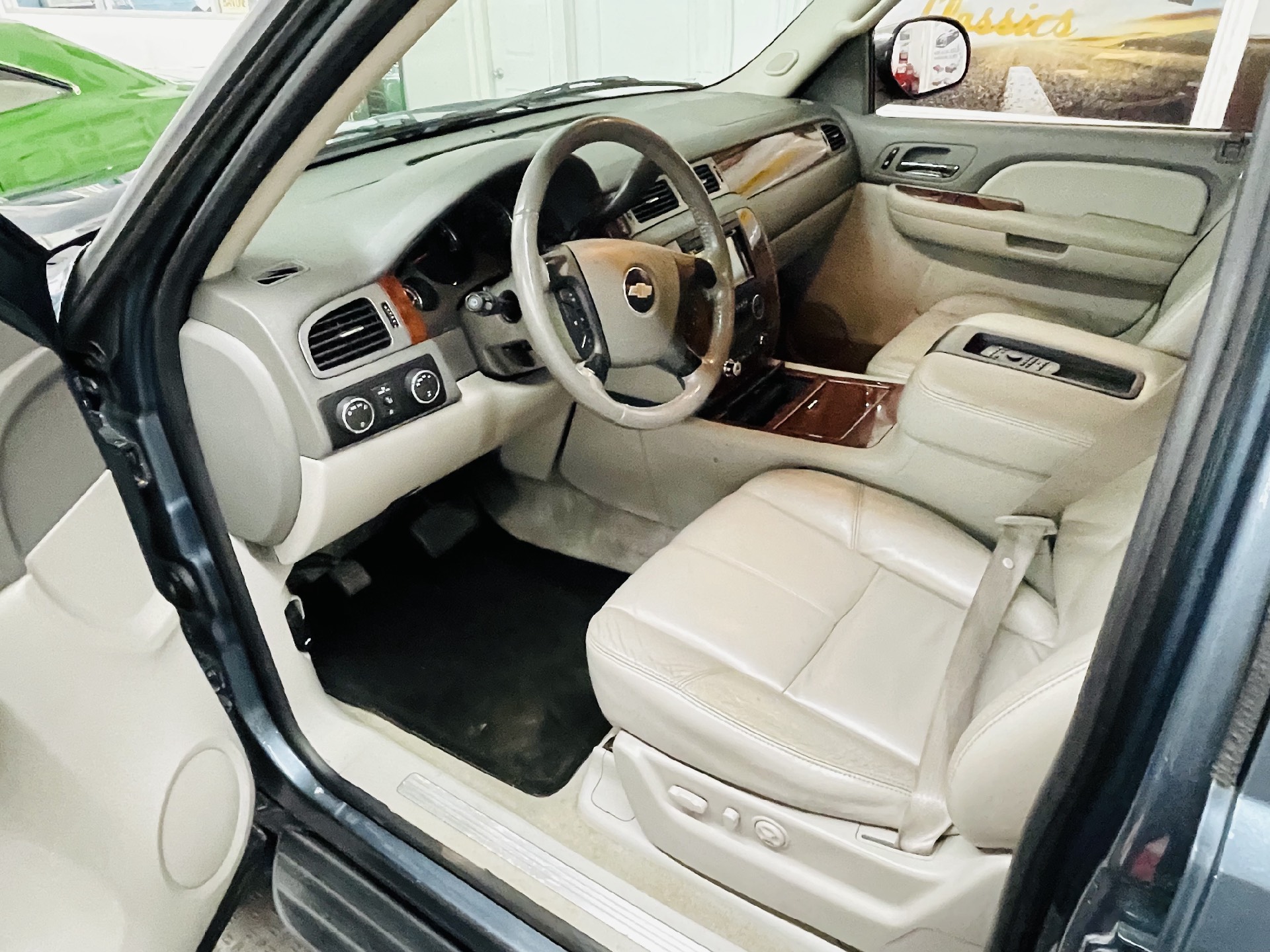 Used 2008 Chevrolet Suburban - LTZ 1500 - VERY CLEAN SUV - SEE VIDEO | Mundelein, IL