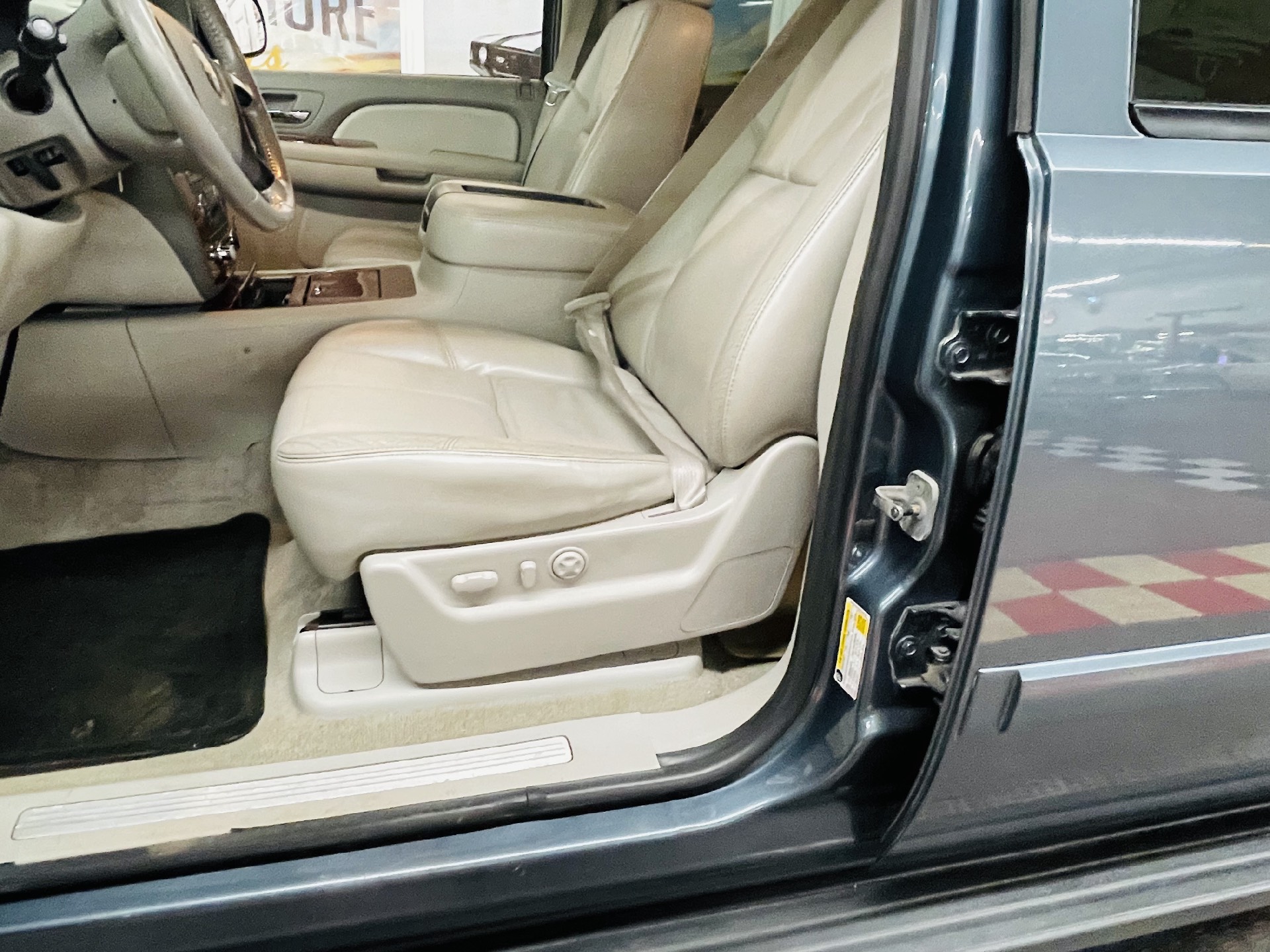 Used 2008 Chevrolet Suburban - LTZ 1500 - VERY CLEAN SUV - SEE VIDEO | Mundelein, IL