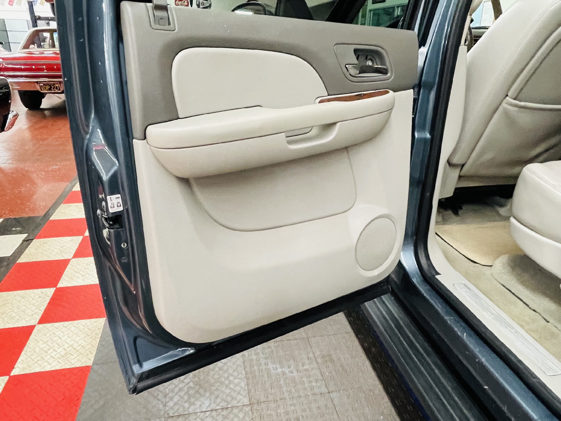 Used 2008 Chevrolet Suburban - LTZ 1500 - VERY CLEAN SUV - SEE VIDEO | Mundelein, IL