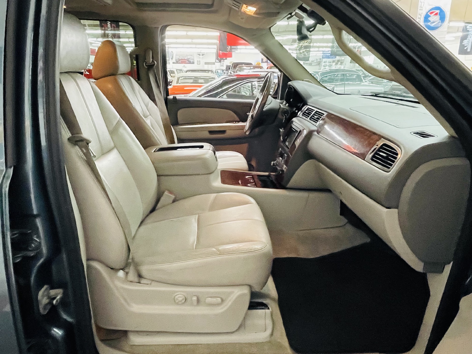 Used 2008 Chevrolet Suburban - LTZ 1500 - VERY CLEAN SUV - SEE VIDEO | Mundelein, IL