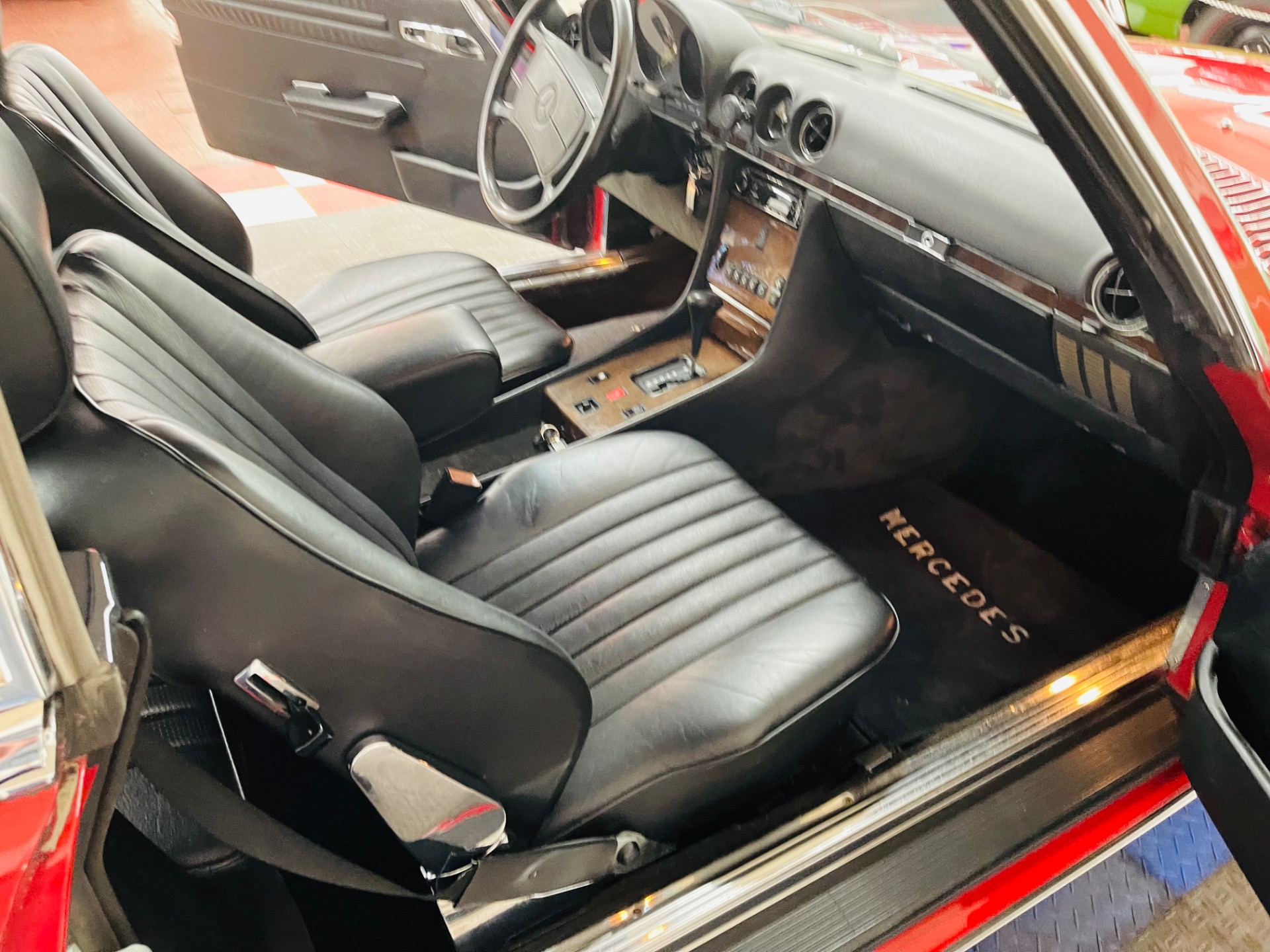 1987 Mercedes Benz SL 560 38