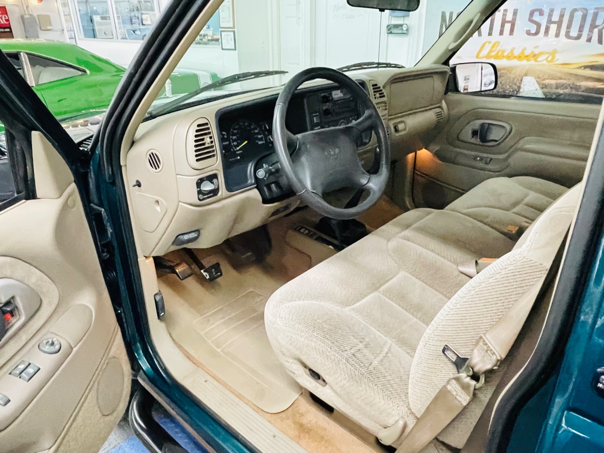 Used 1997 GMC Sierra 1500 - 5 SPEED MANUAL - CLEAN SOUTHERN TRUCK - CLEAN CARFAX - SEE VIDEO | Mundelein, IL