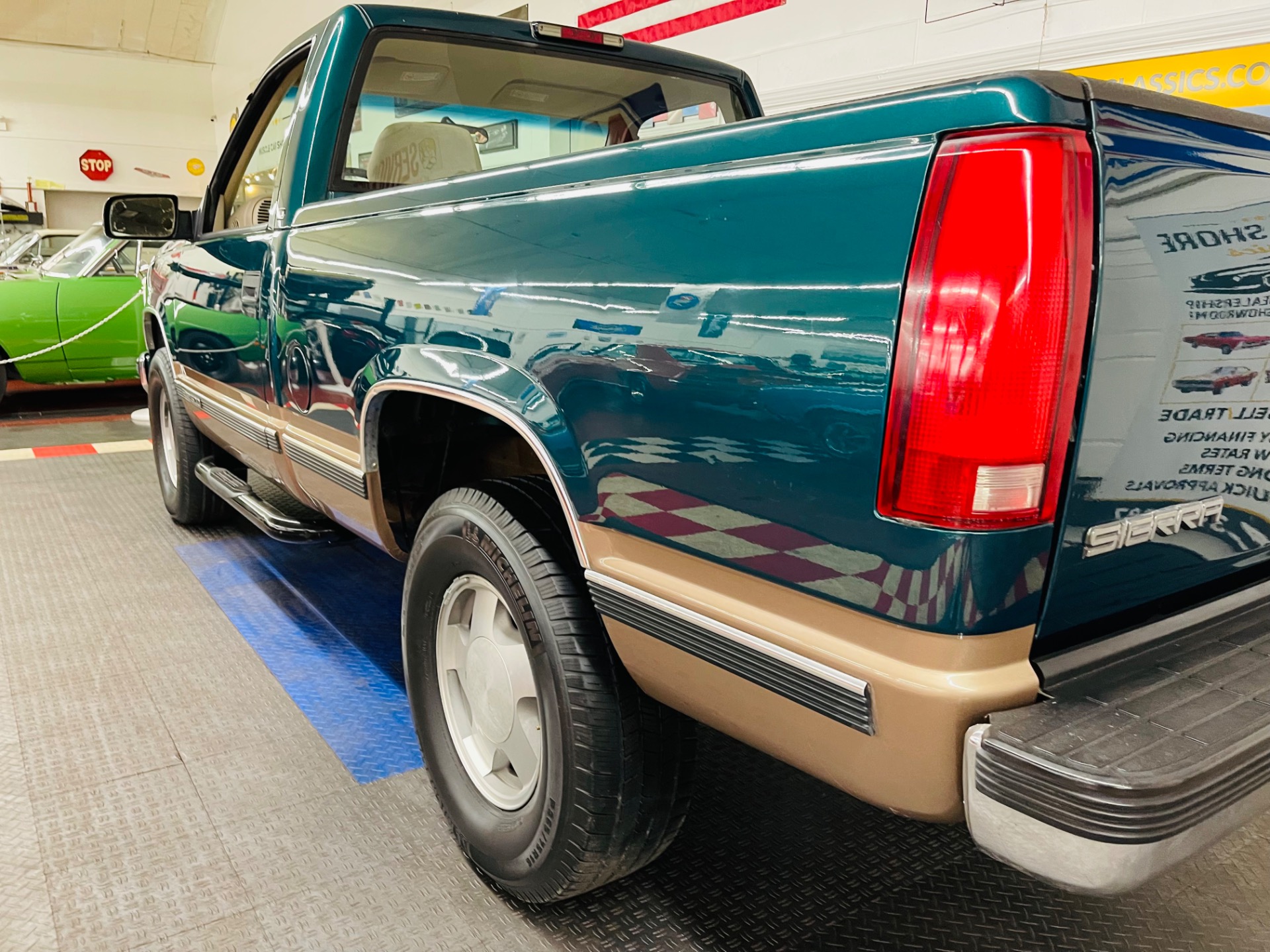 Used 1997 GMC Sierra 1500 - 5 SPEED MANUAL - CLEAN SOUTHERN TRUCK - CLEAN CARFAX - SEE VIDEO | Mundelein, IL