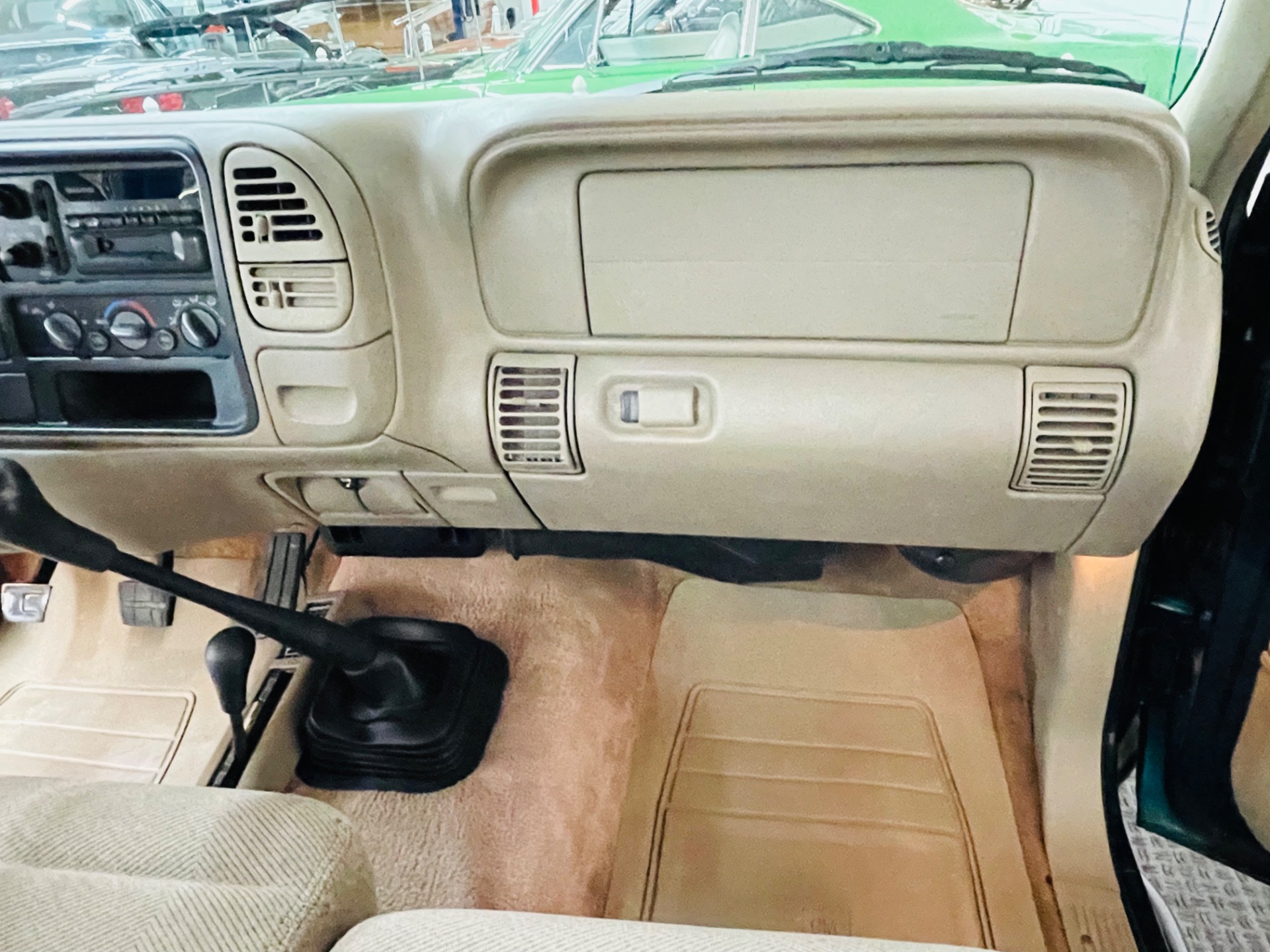 Used 1997 GMC Sierra 1500 - 5 SPEED MANUAL - CLEAN SOUTHERN TRUCK - CLEAN CARFAX - SEE VIDEO | Mundelein, IL