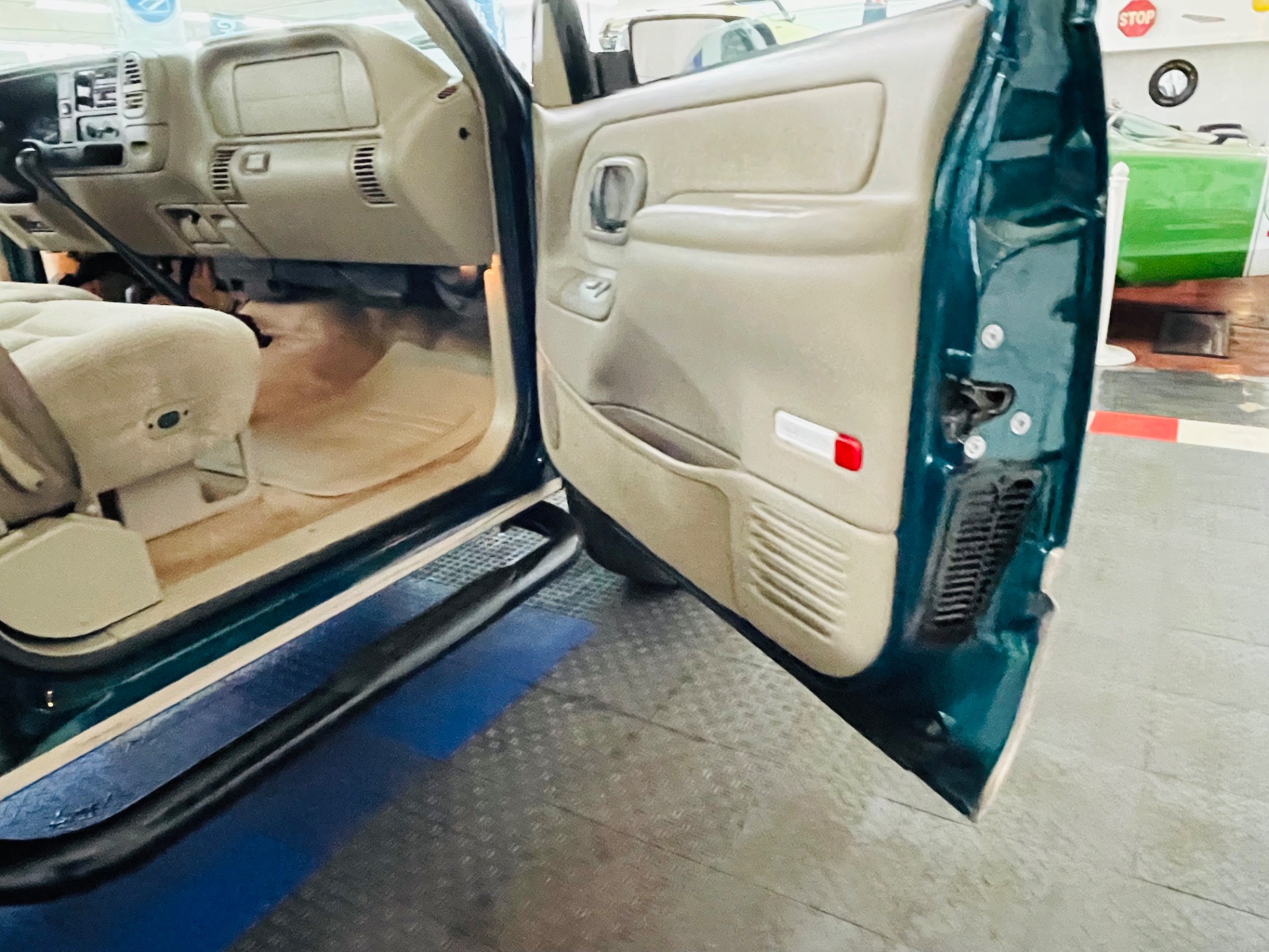 Used 1997 GMC Sierra 1500 - 5 SPEED MANUAL - CLEAN SOUTHERN TRUCK - CLEAN CARFAX - SEE VIDEO | Mundelein, IL