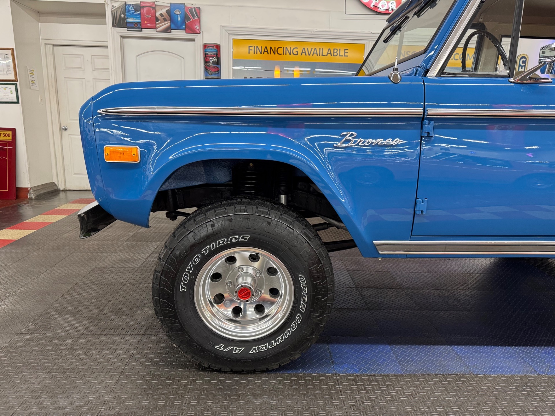Used 1977 Ford Bronco - SHOW QUALITY PAINT - 302 V8 ENGINE - MANUAL TRANS -SEE VIDEO | St. Petersburg, FL