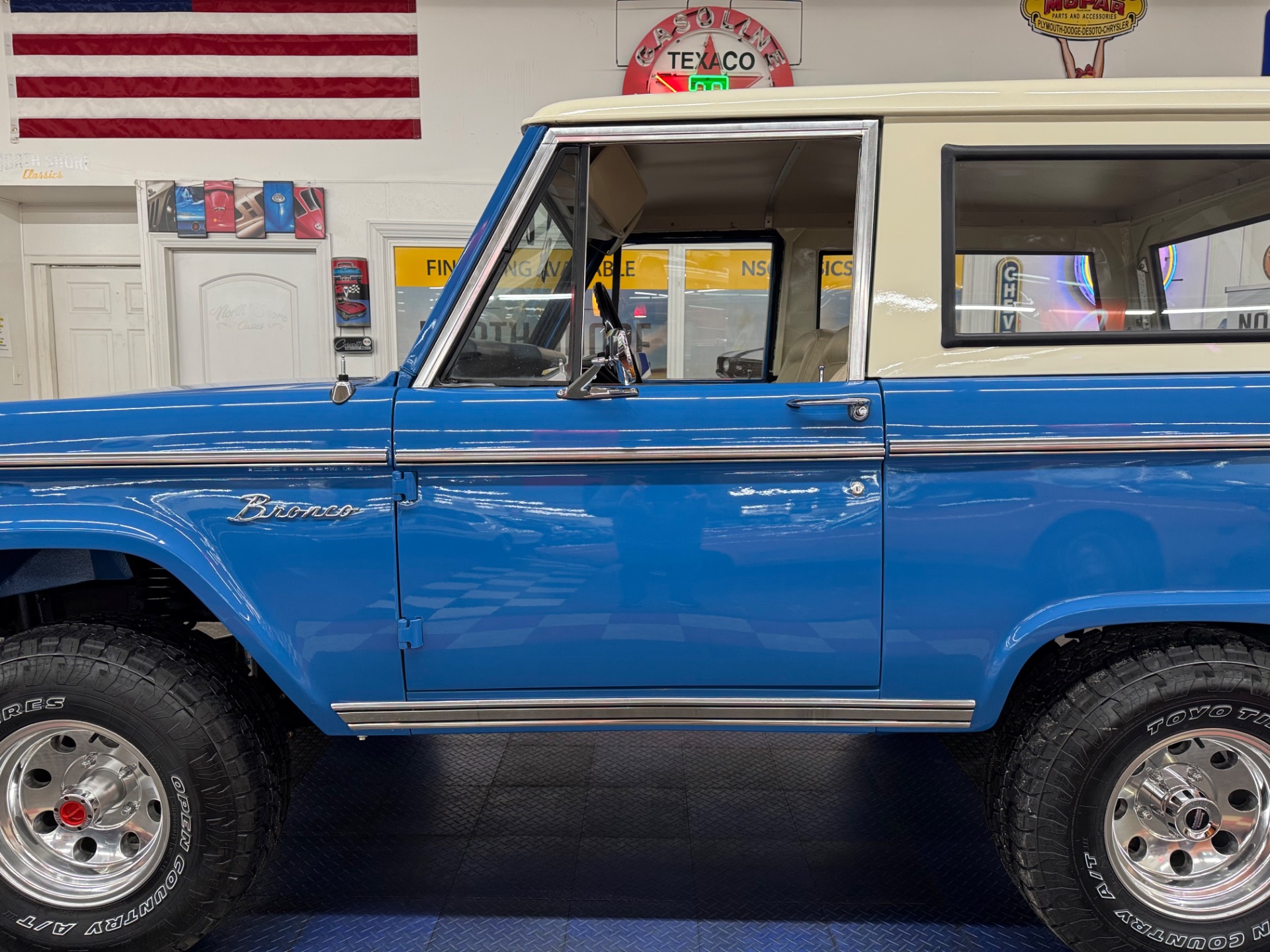 Used 1977 Ford Bronco - SHOW QUALITY PAINT - 302 V8 ENGINE - MANUAL TRANS -SEE VIDEO | St. Petersburg, FL