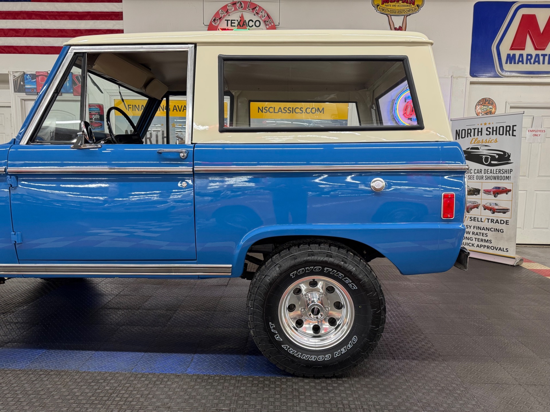 Used 1977 Ford Bronco - SHOW QUALITY PAINT - 302 V8 ENGINE - MANUAL TRANS -SEE VIDEO | St. Petersburg, FL