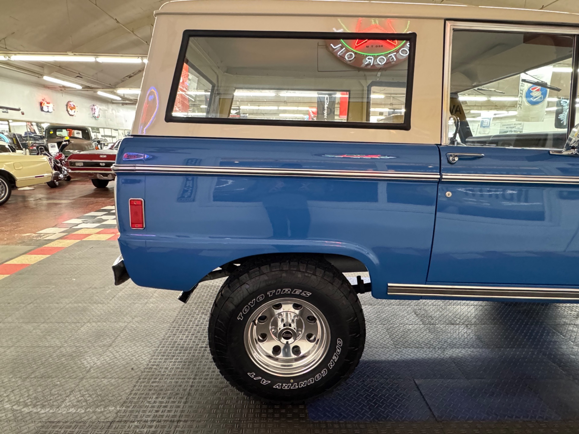 Used 1977 Ford Bronco - SHOW QUALITY PAINT - 302 V8 ENGINE - MANUAL TRANS -SEE VIDEO | St. Petersburg, FL