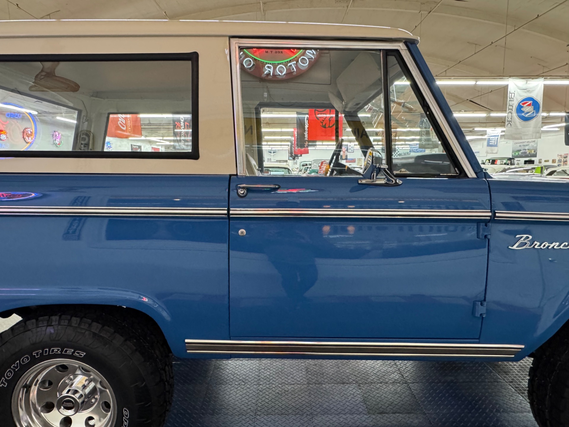 Used 1977 Ford Bronco - SHOW QUALITY PAINT - 302 V8 ENGINE - MANUAL TRANS -SEE VIDEO | St. Petersburg, FL