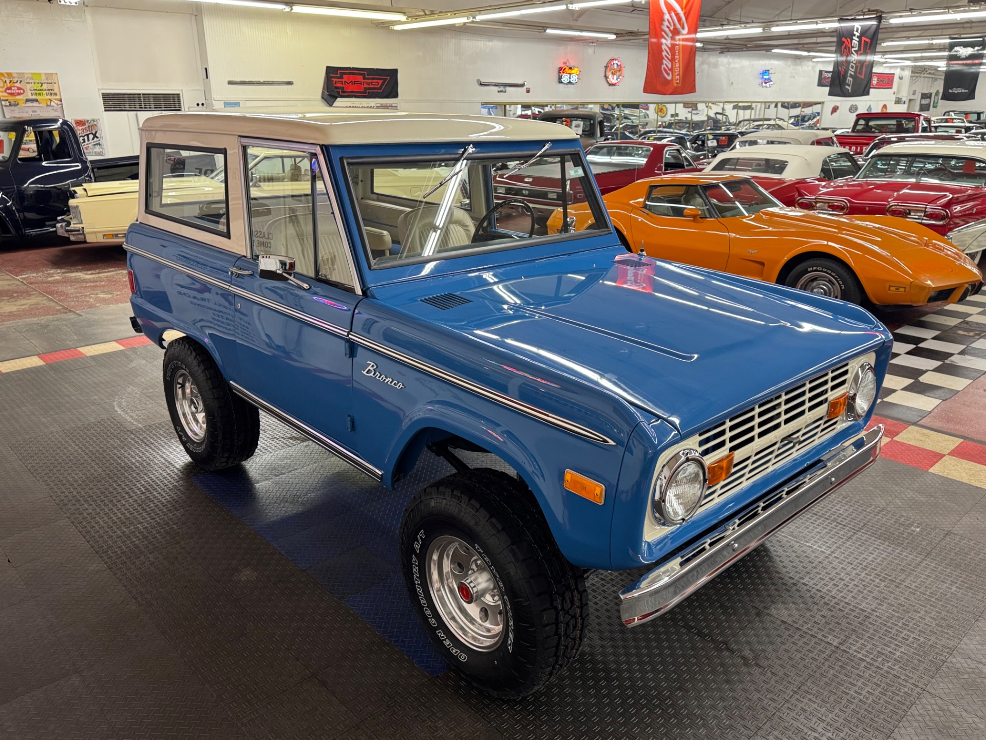 Used 1977 Ford Bronco - SHOW QUALITY PAINT - 302 V8 ENGINE - MANUAL TRANS -SEE VIDEO | St. Petersburg, FL