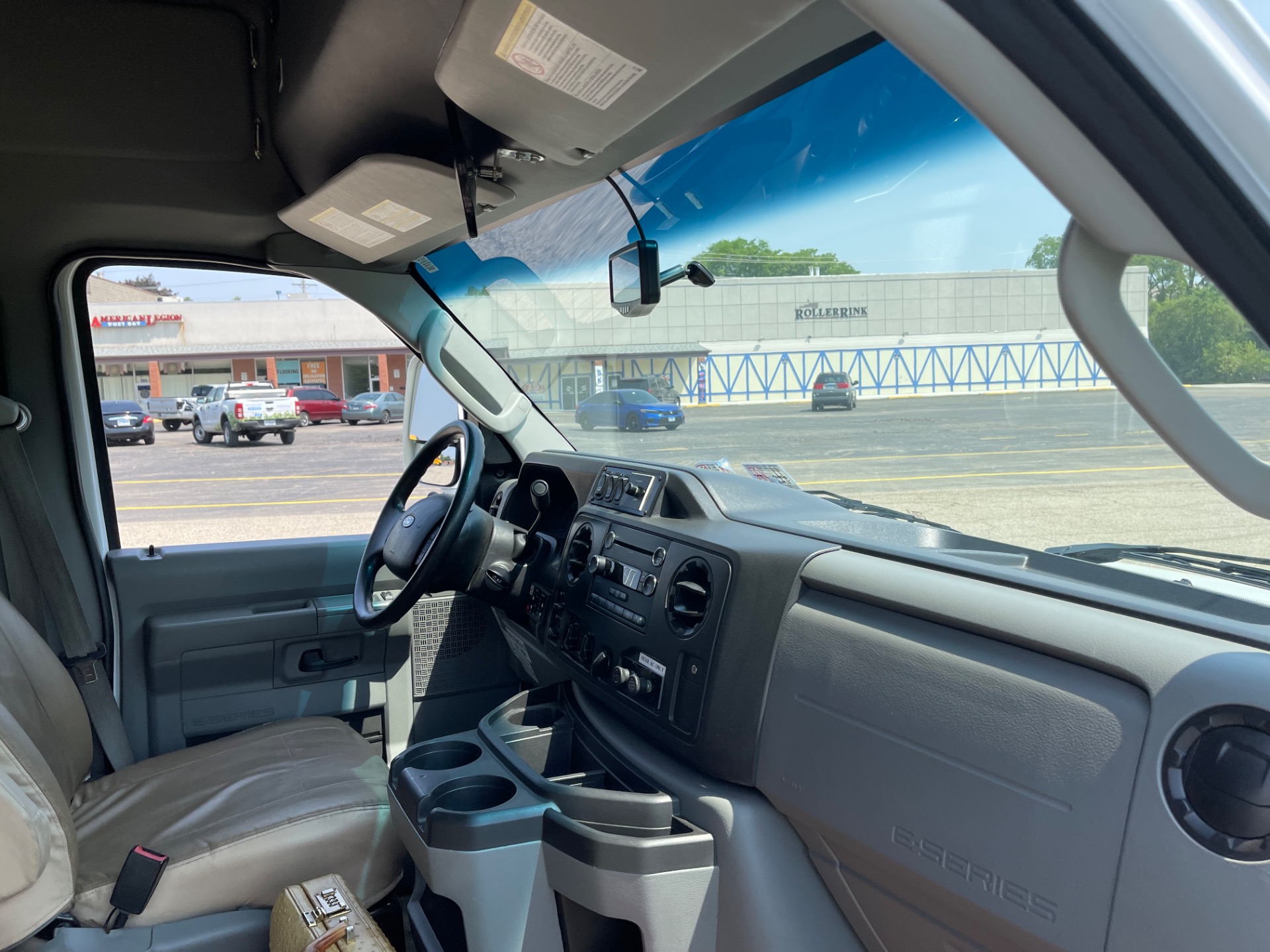 Used 2015 Ford E 450 - LIMO SHUTTLE BUS - 9 PASSENGER - VERY CLEAN - | St. Petersburg, FL