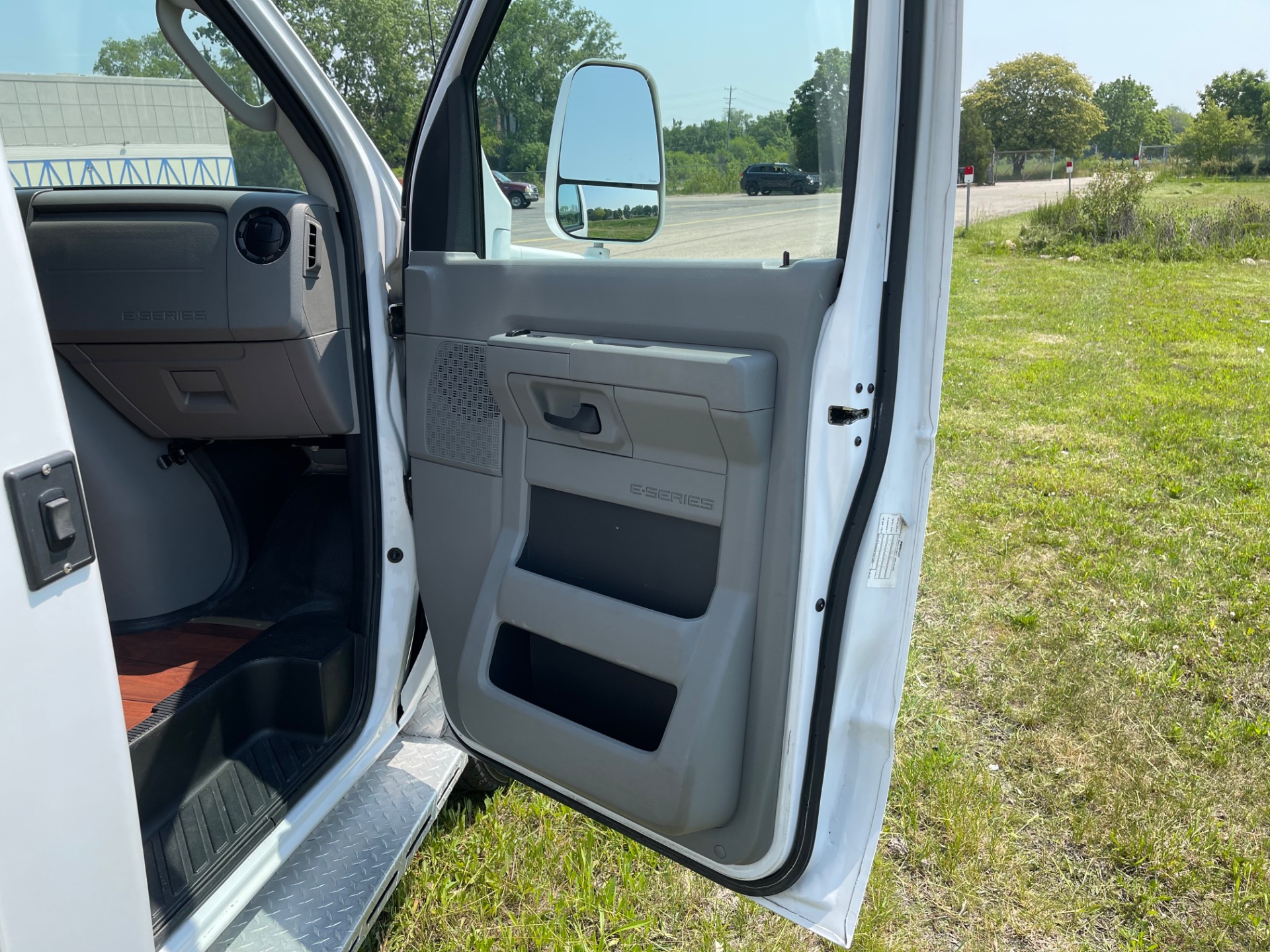Used 2015 Ford E 450 - LIMO SHUTTLE BUS - 9 PASSENGER - VERY CLEAN - | St. Petersburg, FL