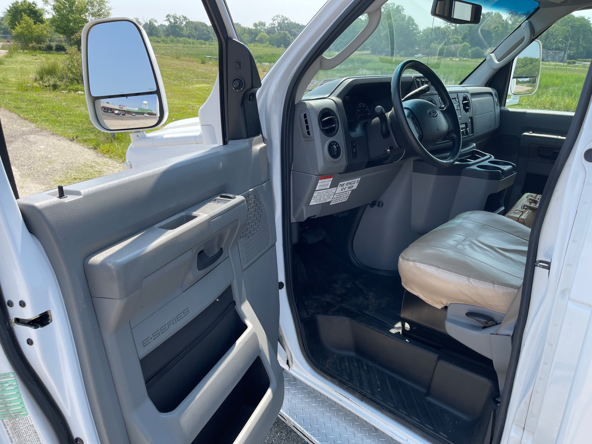 Used 2015 Ford E 450 - LIMO SHUTTLE BUS - 9 PASSENGER - VERY CLEAN - | St. Petersburg, FL