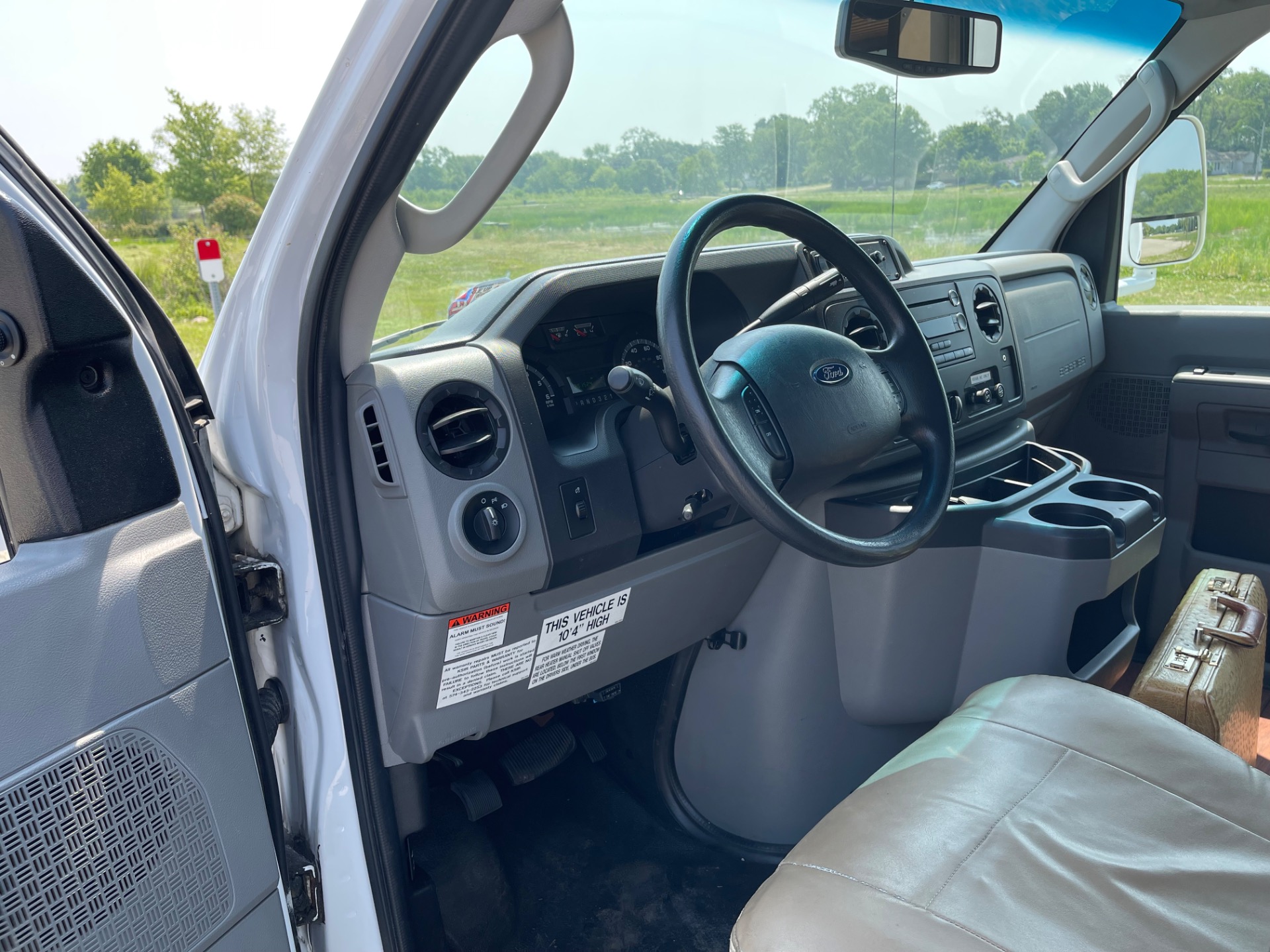Used 2015 Ford E 450 - LIMO SHUTTLE BUS - 9 PASSENGER - VERY CLEAN - | St. Petersburg, FL