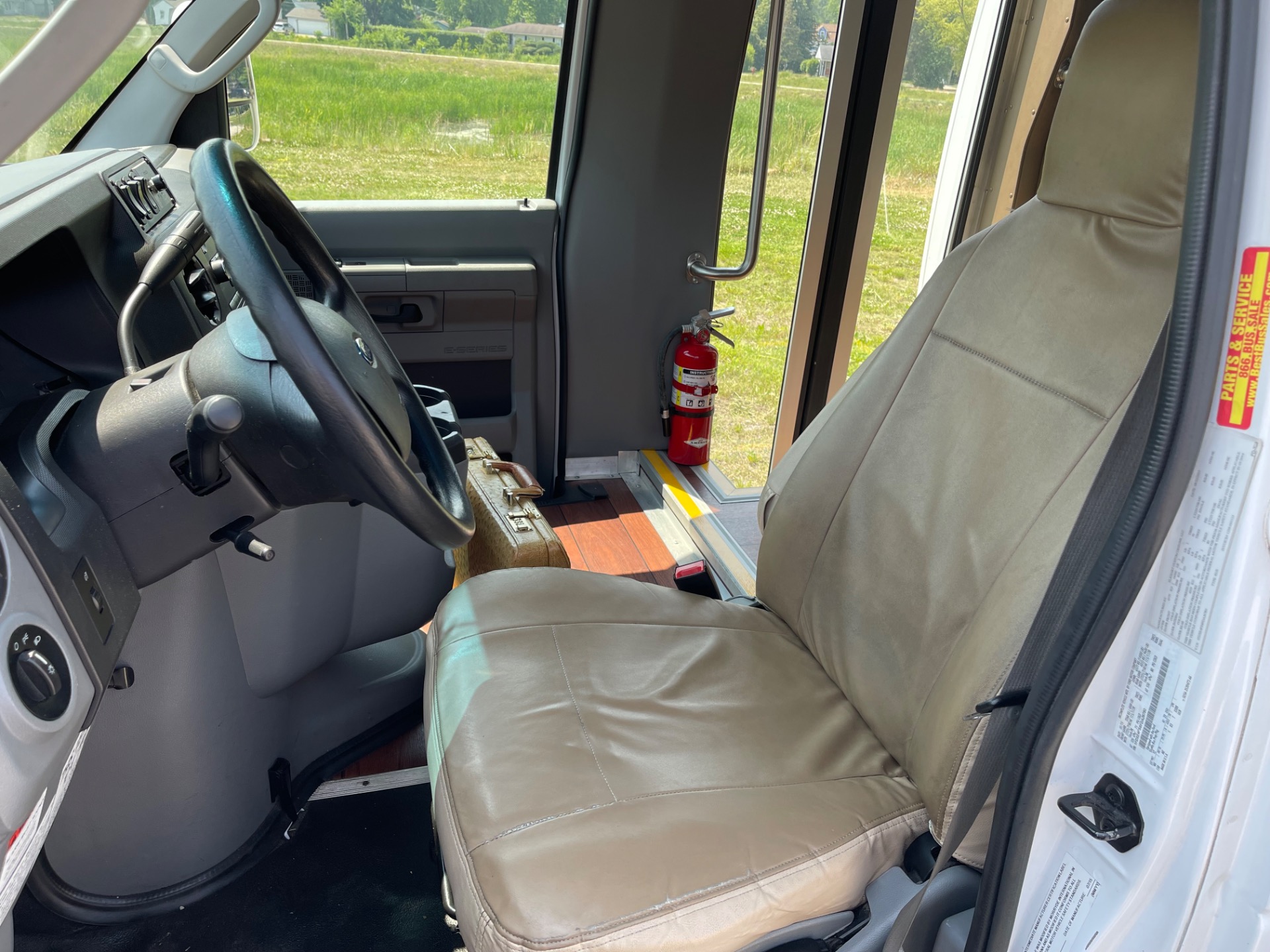 Used 2015 Ford E 450 - LIMO SHUTTLE BUS - 9 PASSENGER - VERY CLEAN - | St. Petersburg, FL