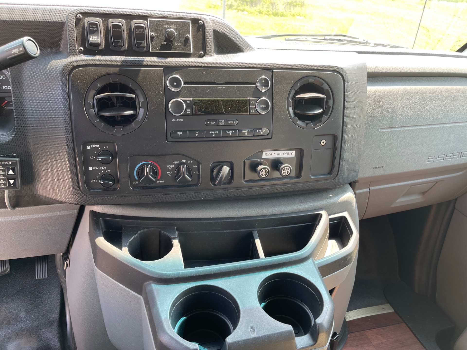 Used 2015 Ford E 450 - LIMO SHUTTLE BUS - 9 PASSENGER - VERY CLEAN - | St. Petersburg, FL
