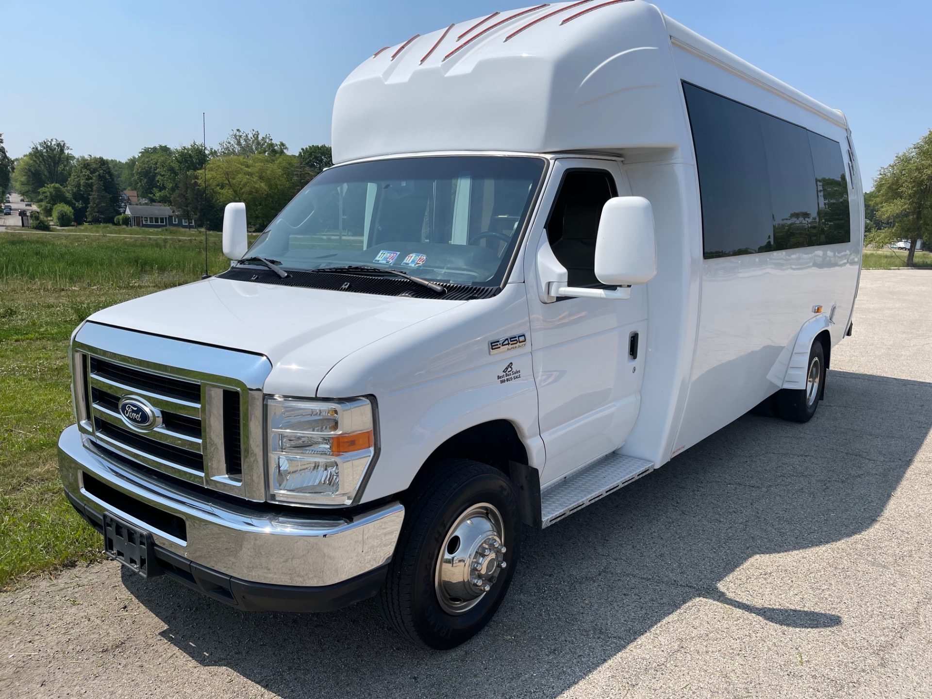 Used 2015 Ford E 450 - LIMO SHUTTLE BUS - 9 PASSENGER - VERY CLEAN - | St. Petersburg, FL