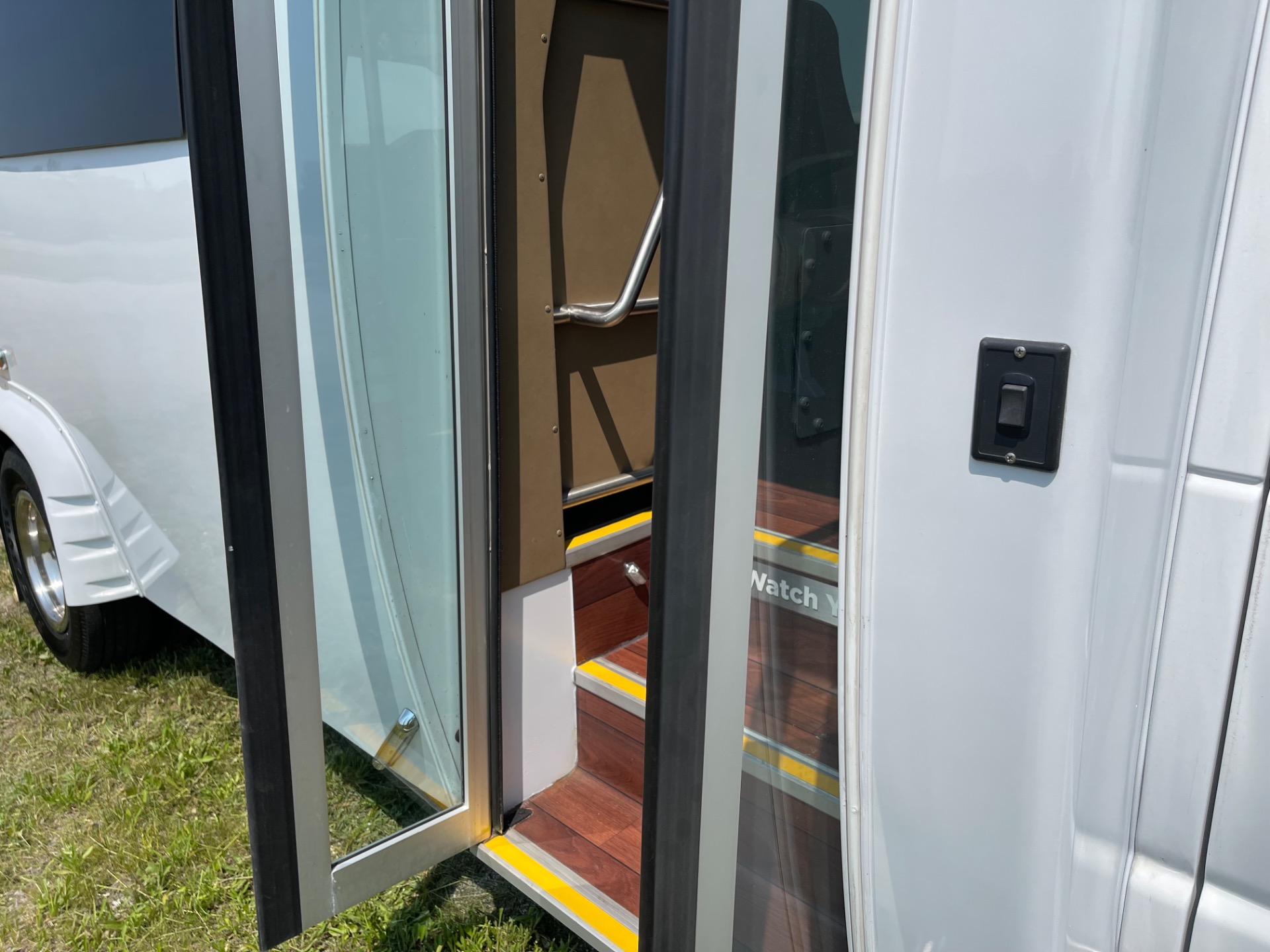 Used 2015 Ford E 450 - LIMO SHUTTLE BUS - 9 PASSENGER - VERY CLEAN - | St. Petersburg, FL