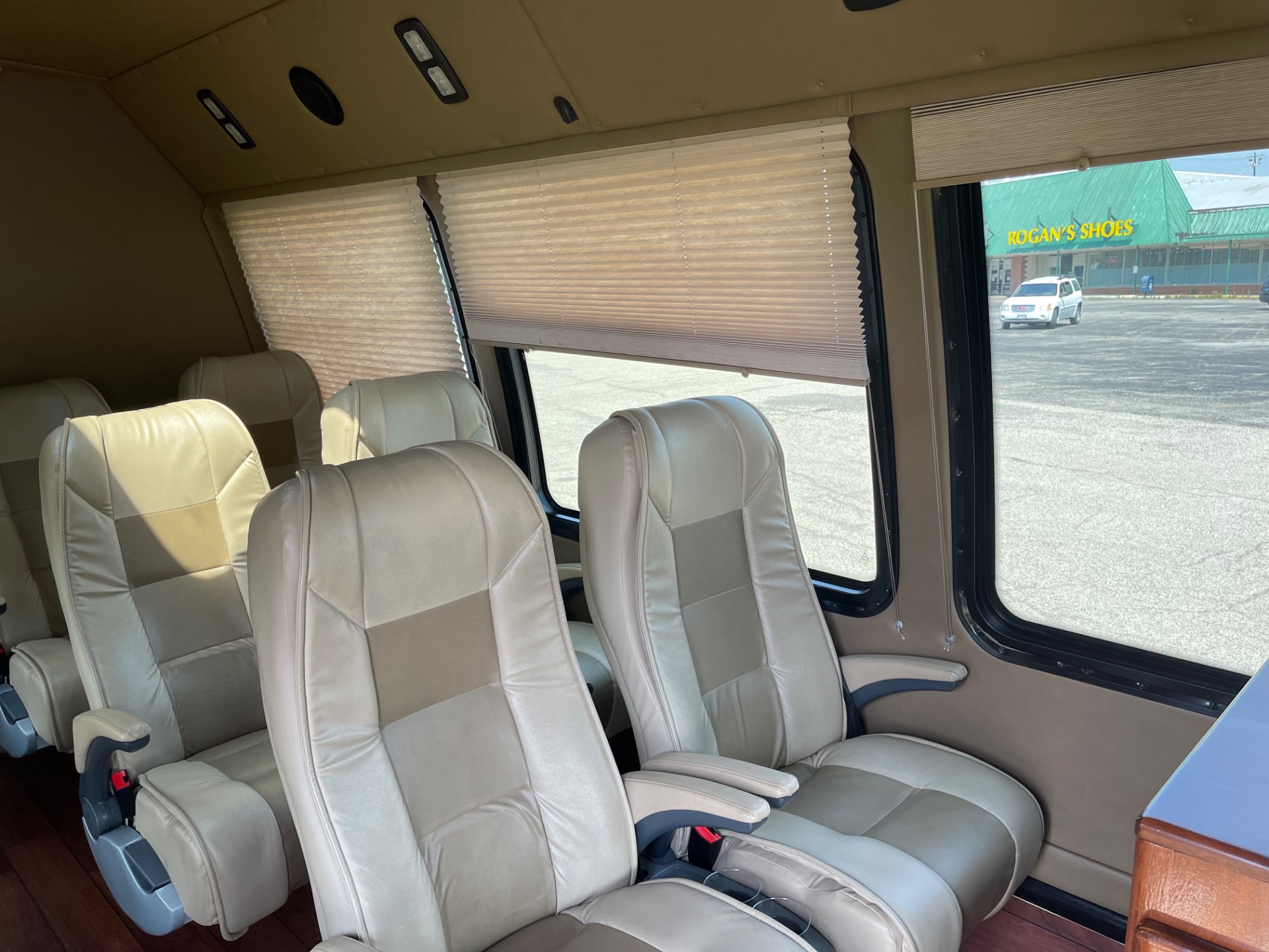 Used 2015 Ford E 450 - LIMO SHUTTLE BUS - 9 PASSENGER - VERY CLEAN - | St. Petersburg, FL