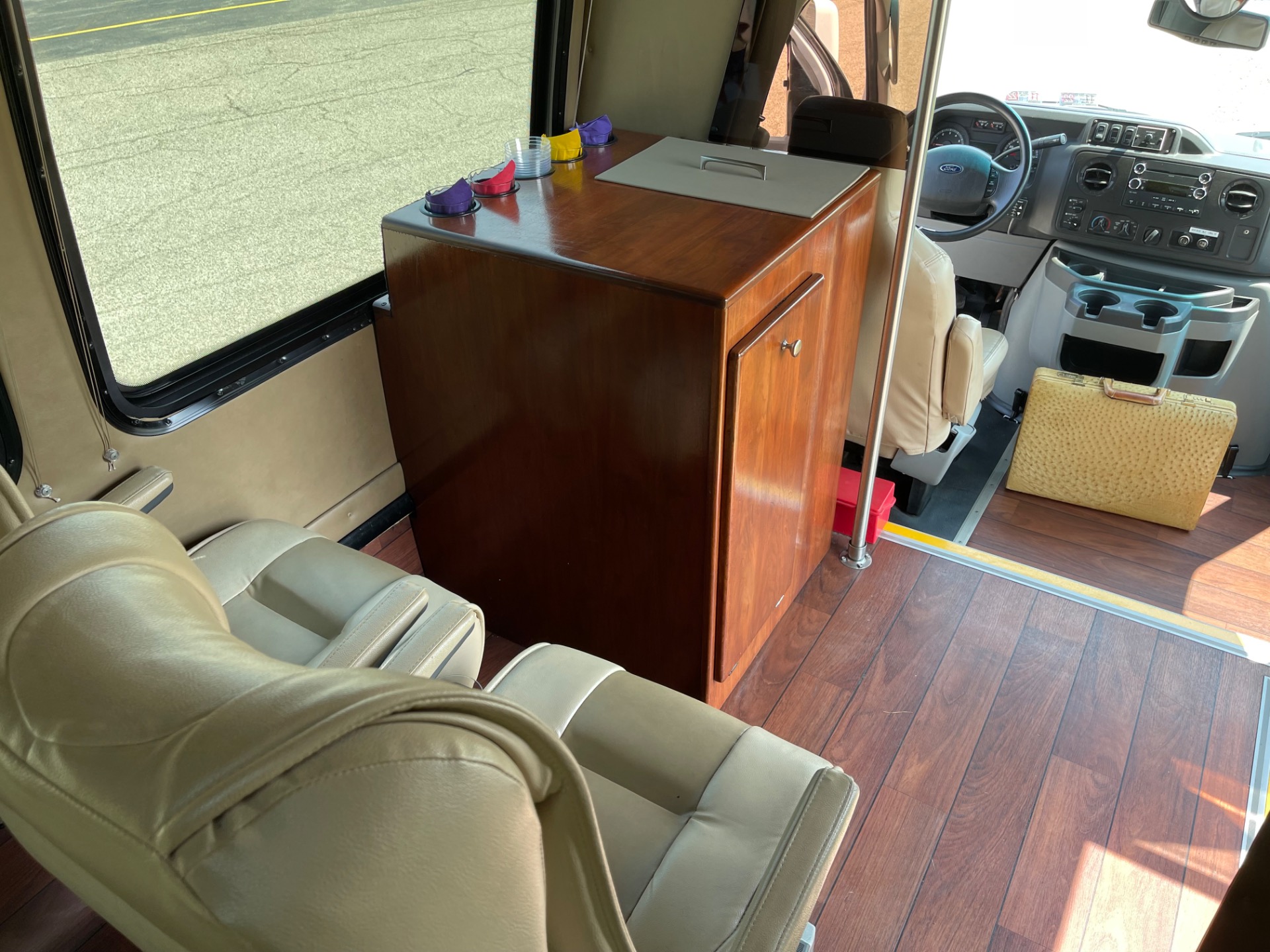 Used 2015 Ford E 450 - LIMO SHUTTLE BUS - 9 PASSENGER - VERY CLEAN - | St. Petersburg, FL
