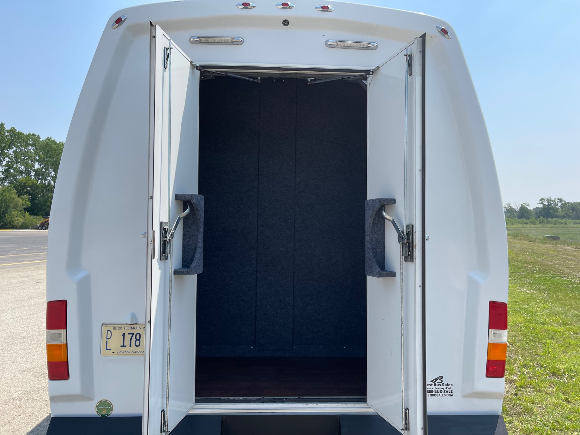 Used 2015 Ford E 450 - LIMO SHUTTLE BUS - 9 PASSENGER - VERY CLEAN - | St. Petersburg, FL