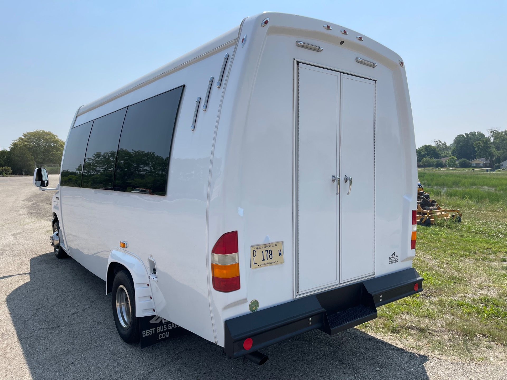 Used 2015 Ford E 450 - LIMO SHUTTLE BUS - 9 PASSENGER - VERY CLEAN - | St. Petersburg, FL