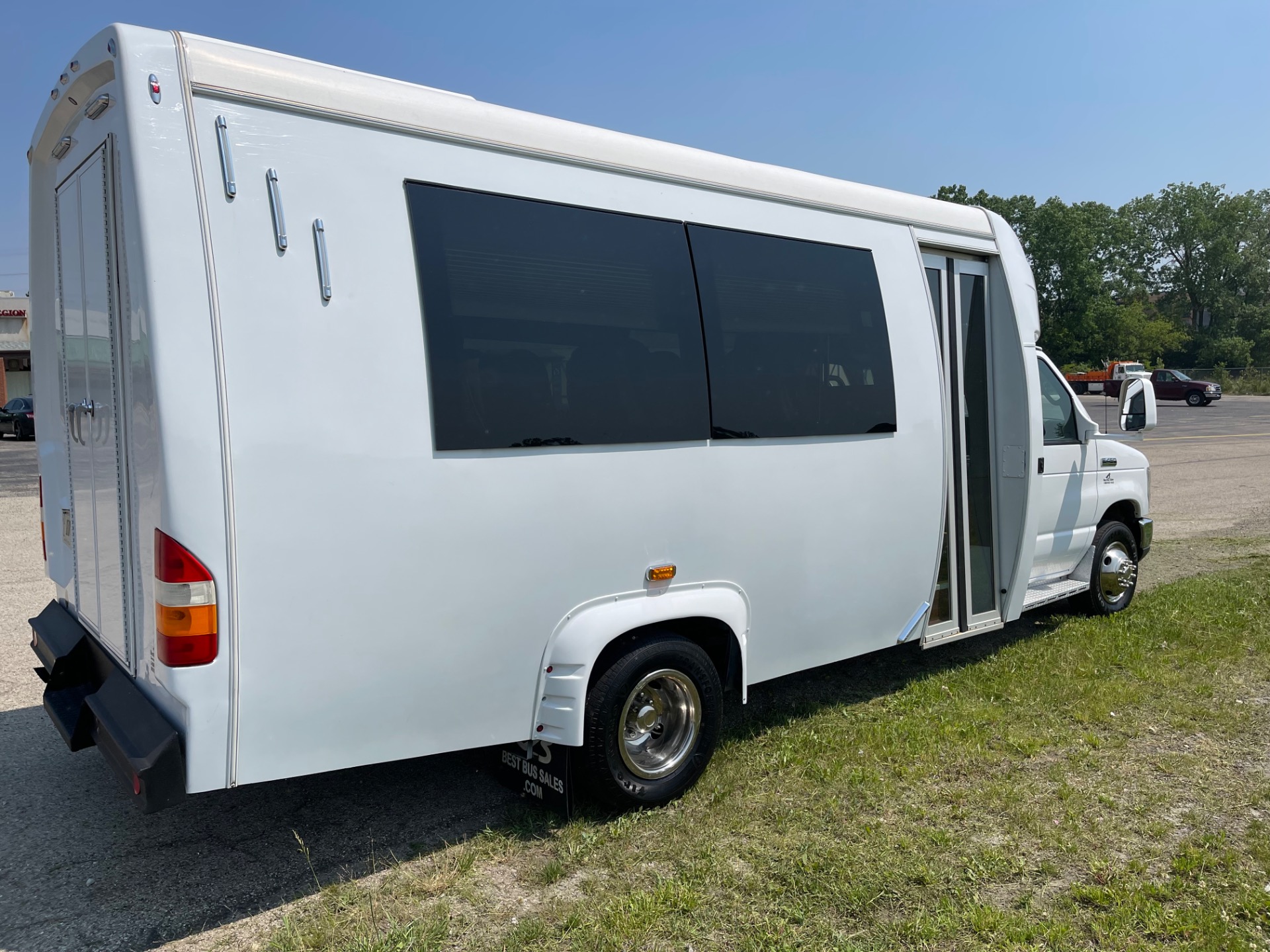 Used 2015 Ford E 450 - LIMO SHUTTLE BUS - 9 PASSENGER - VERY CLEAN - | St. Petersburg, FL