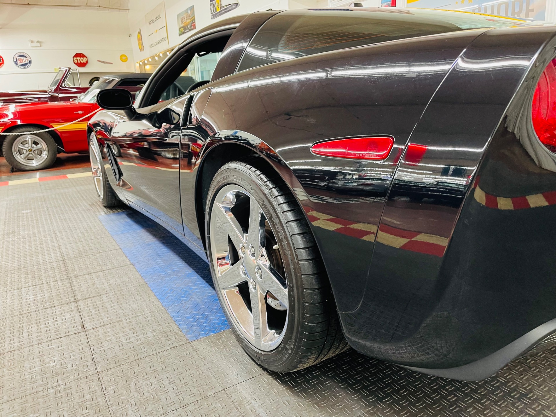 2005 Chevrolet Corvette 26