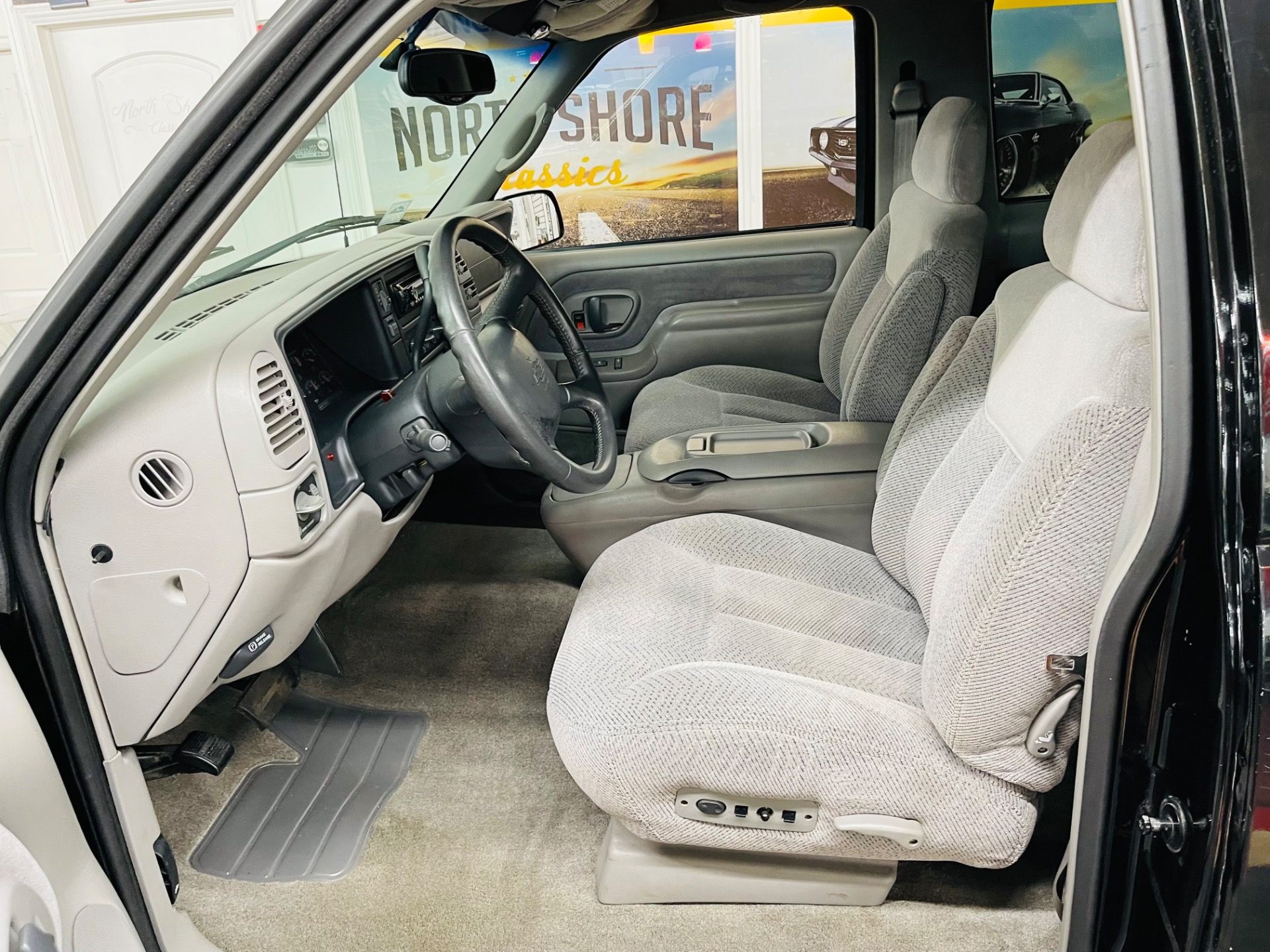 Used 1998 Chevrolet Tahoe - 2 DOOR - 4 WHEEL DRIVE - LOW MILES -SEE VIDEO | Mundelein, IL