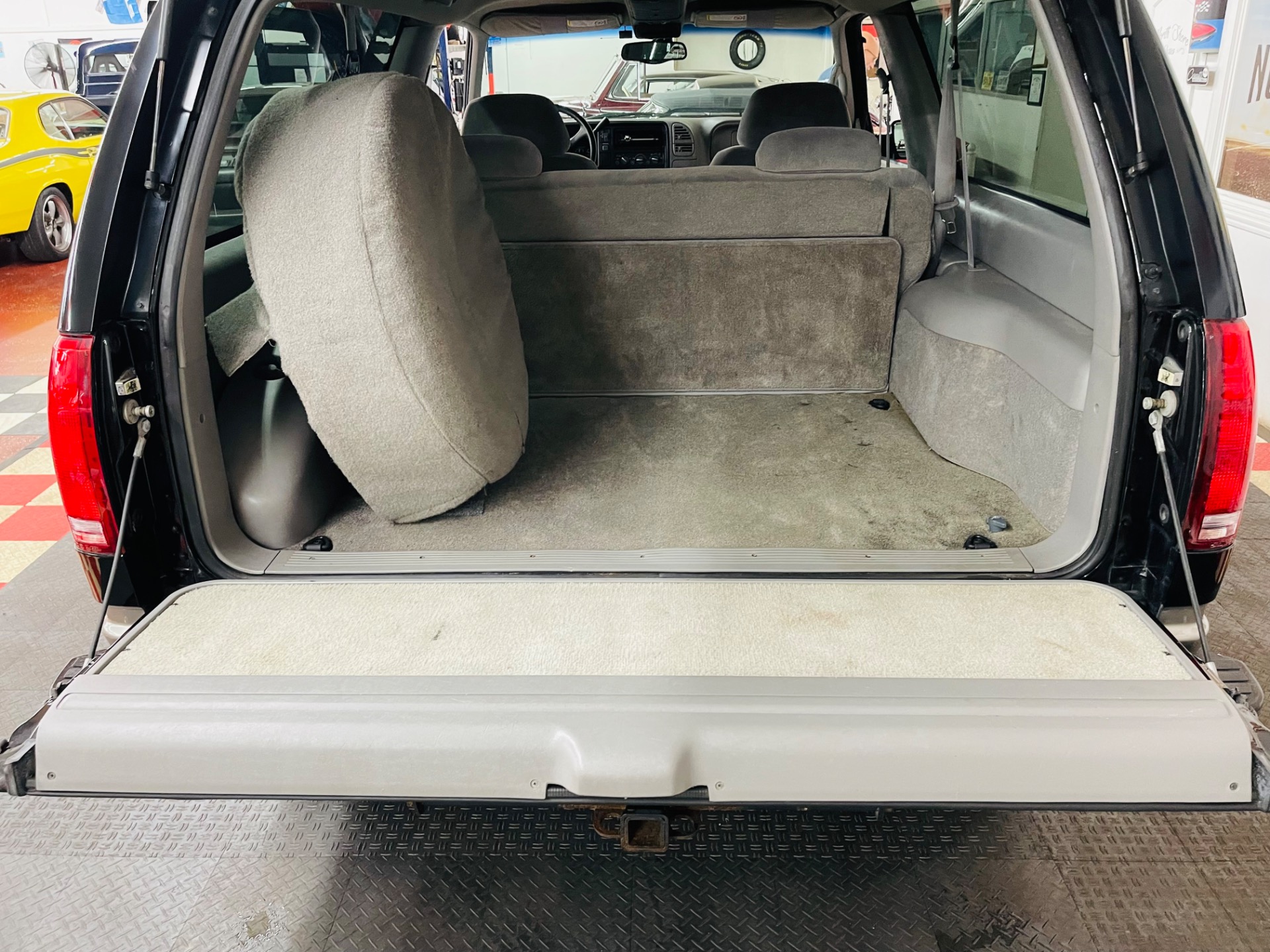 Used 1998 Chevrolet Tahoe - 2 DOOR - 4 WHEEL DRIVE - LOW MILES -SEE VIDEO | Mundelein, IL