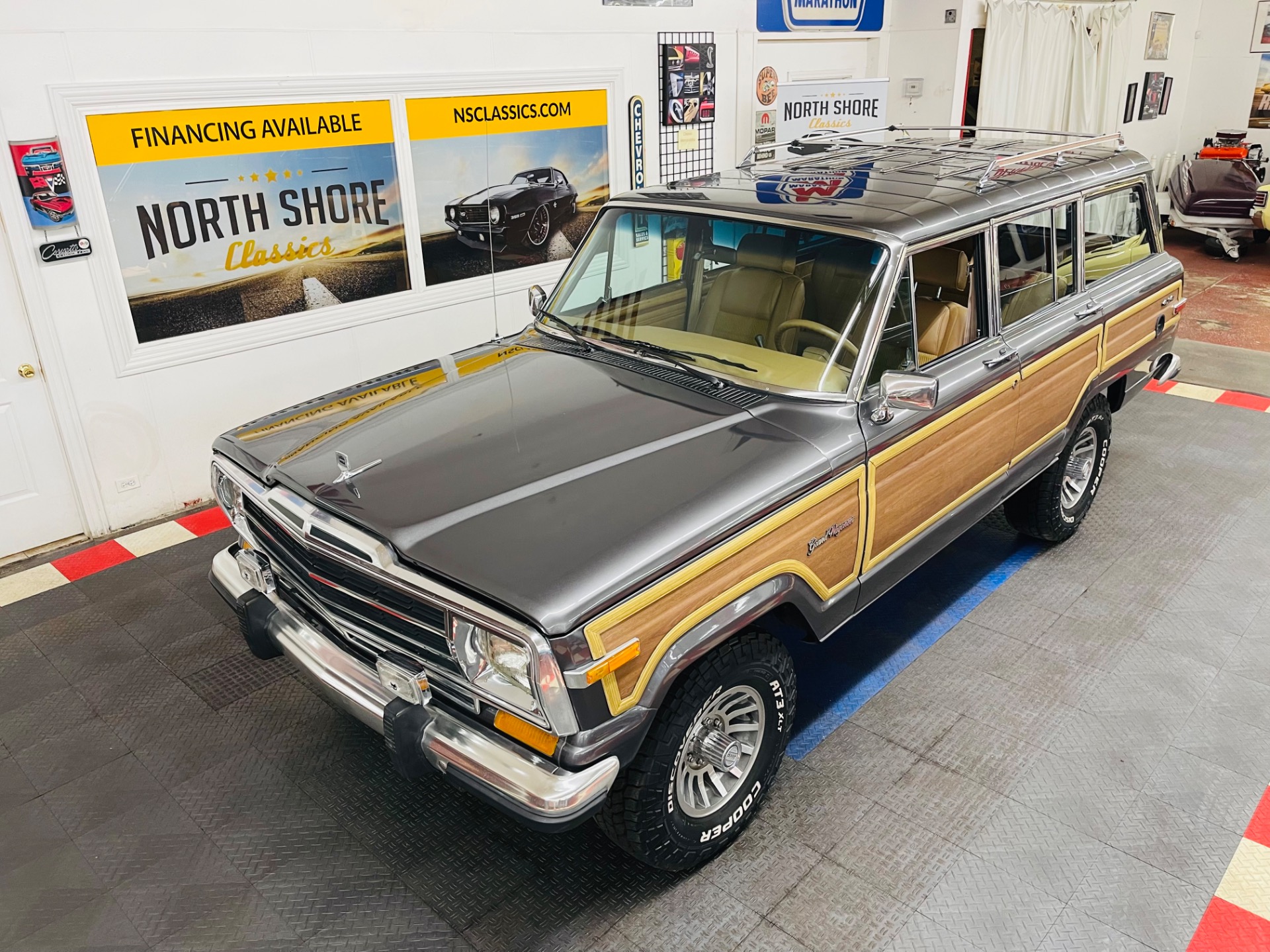 1987 Jeep Grand Wagoneer 14