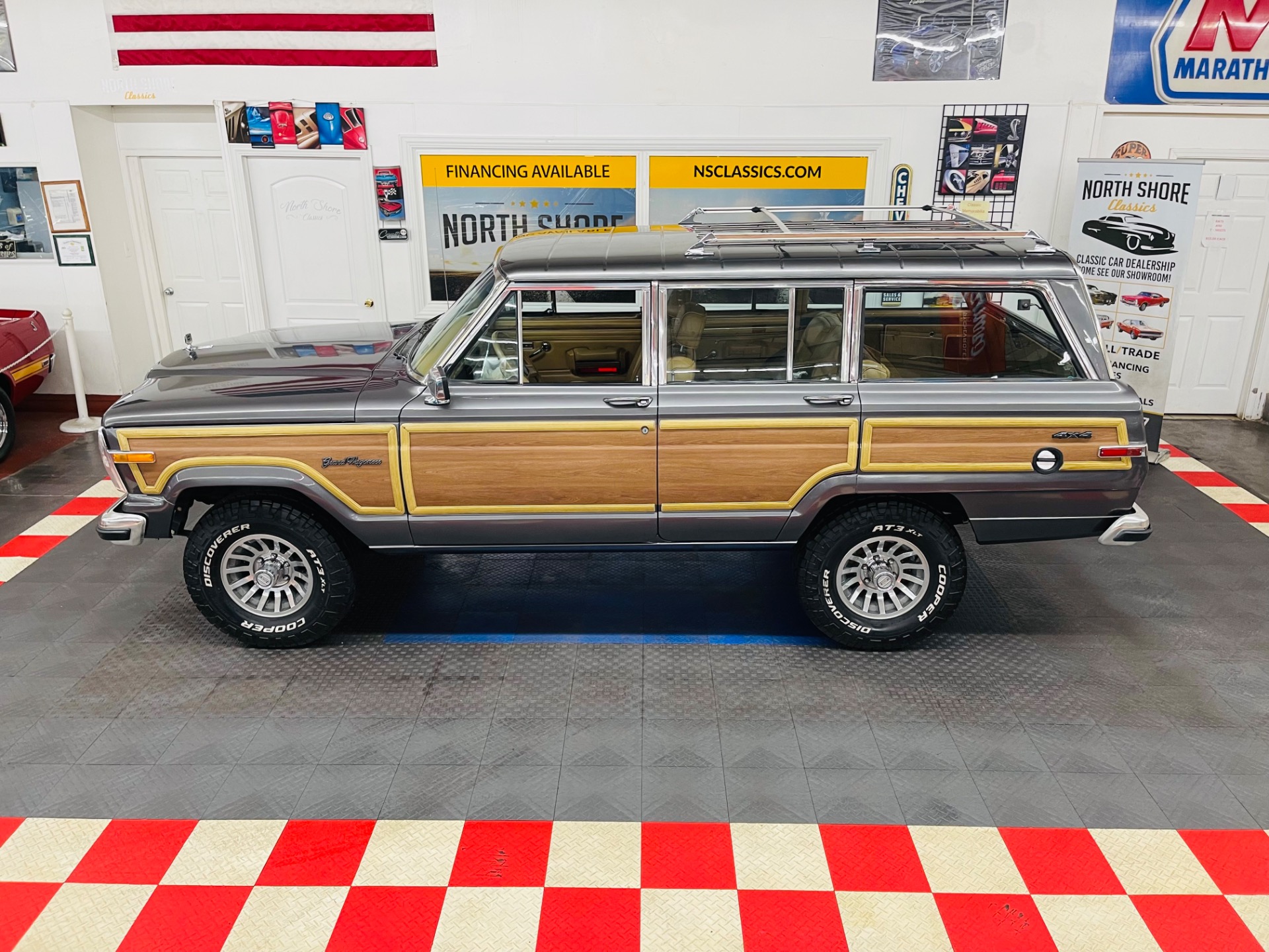 1987 Jeep Grand Wagoneer 18