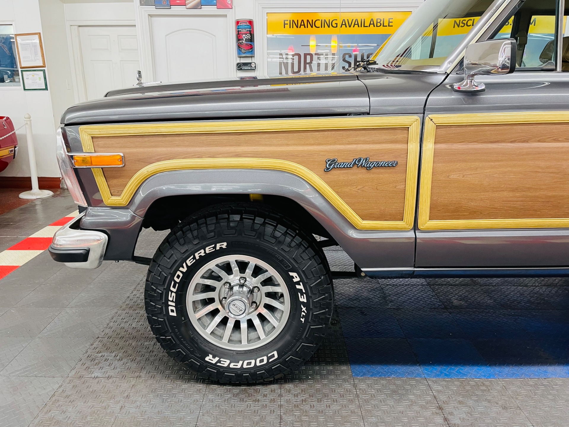 1987 Jeep Grand Wagoneer 20