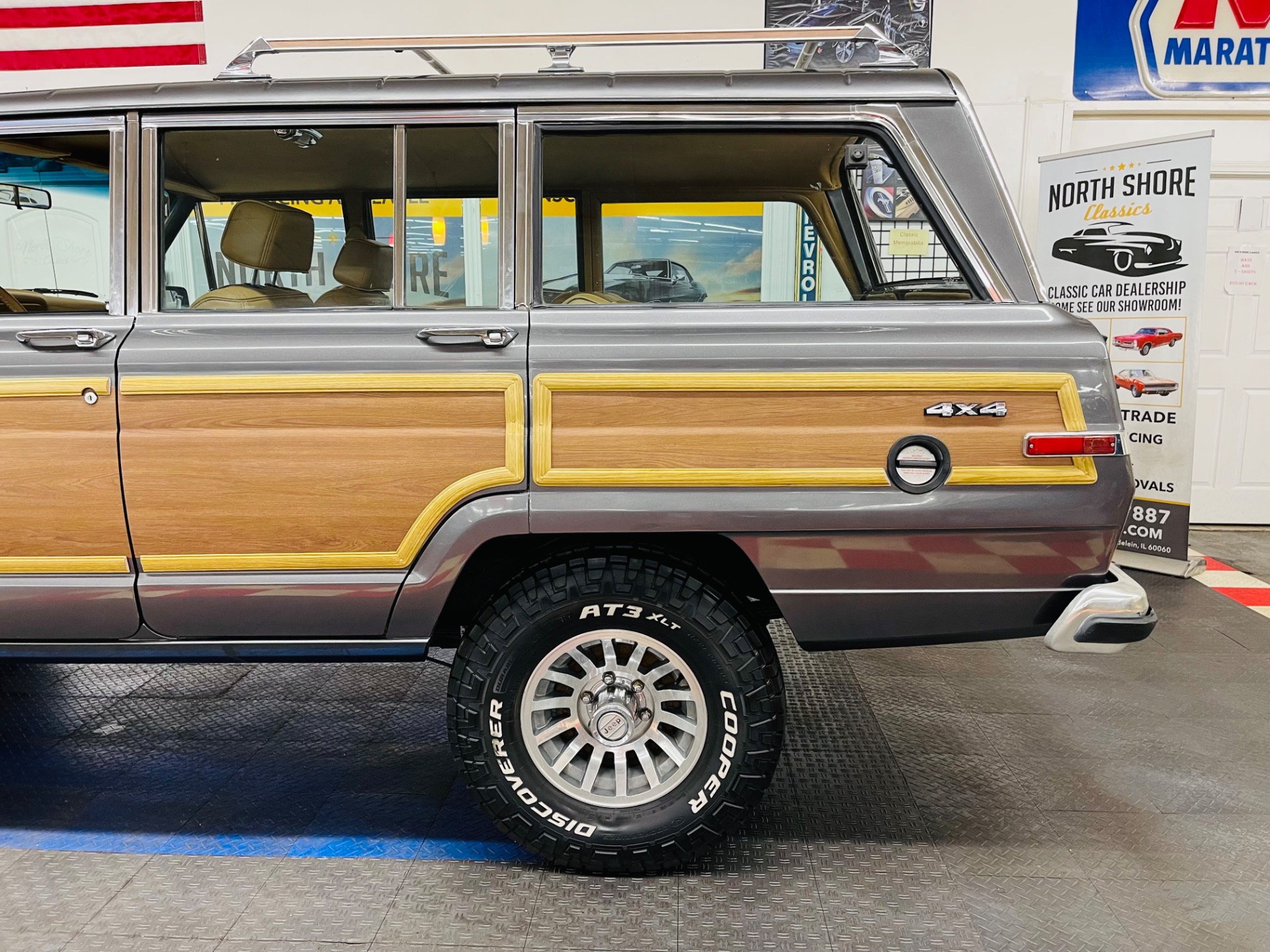 1987 Jeep Grand Wagoneer 23