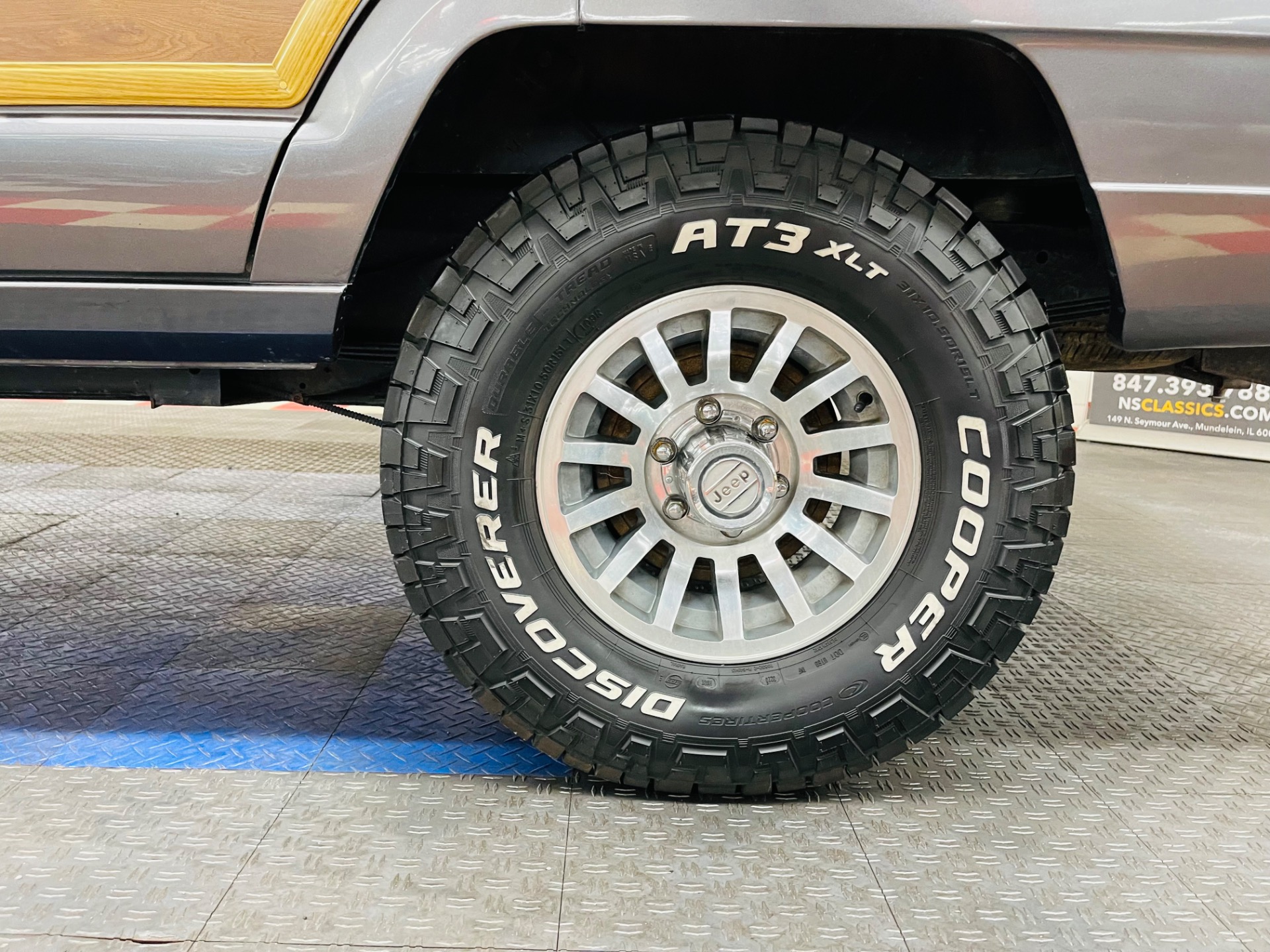 1987 Jeep Grand Wagoneer 27