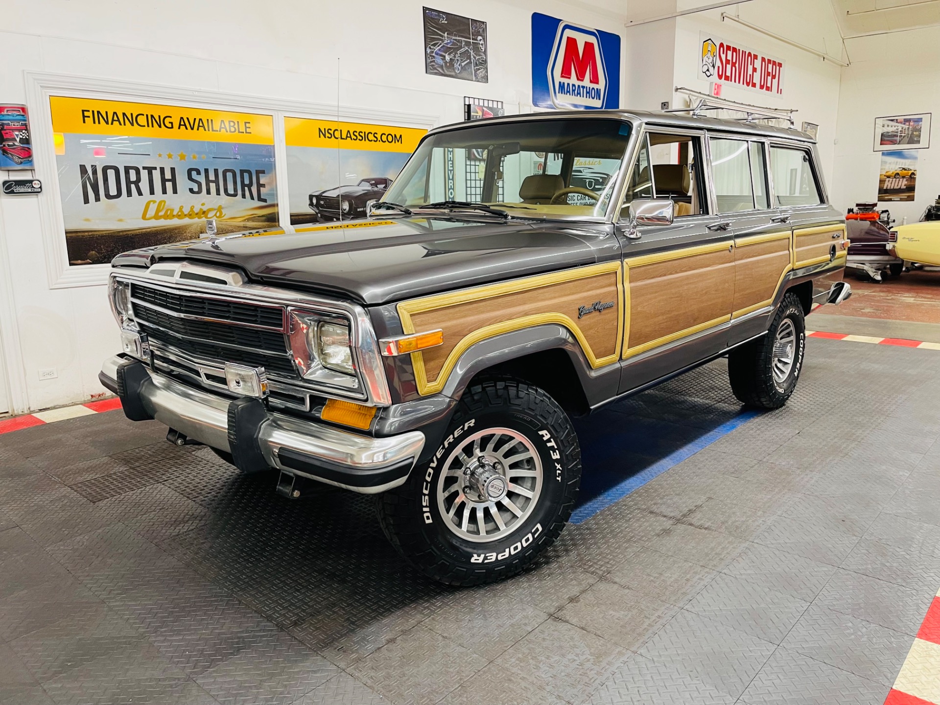 1987 Jeep Grand Wagoneer 2