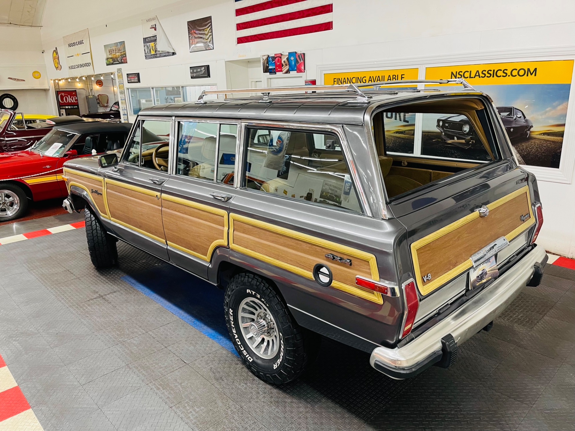 1987 Jeep Grand Wagoneer 3