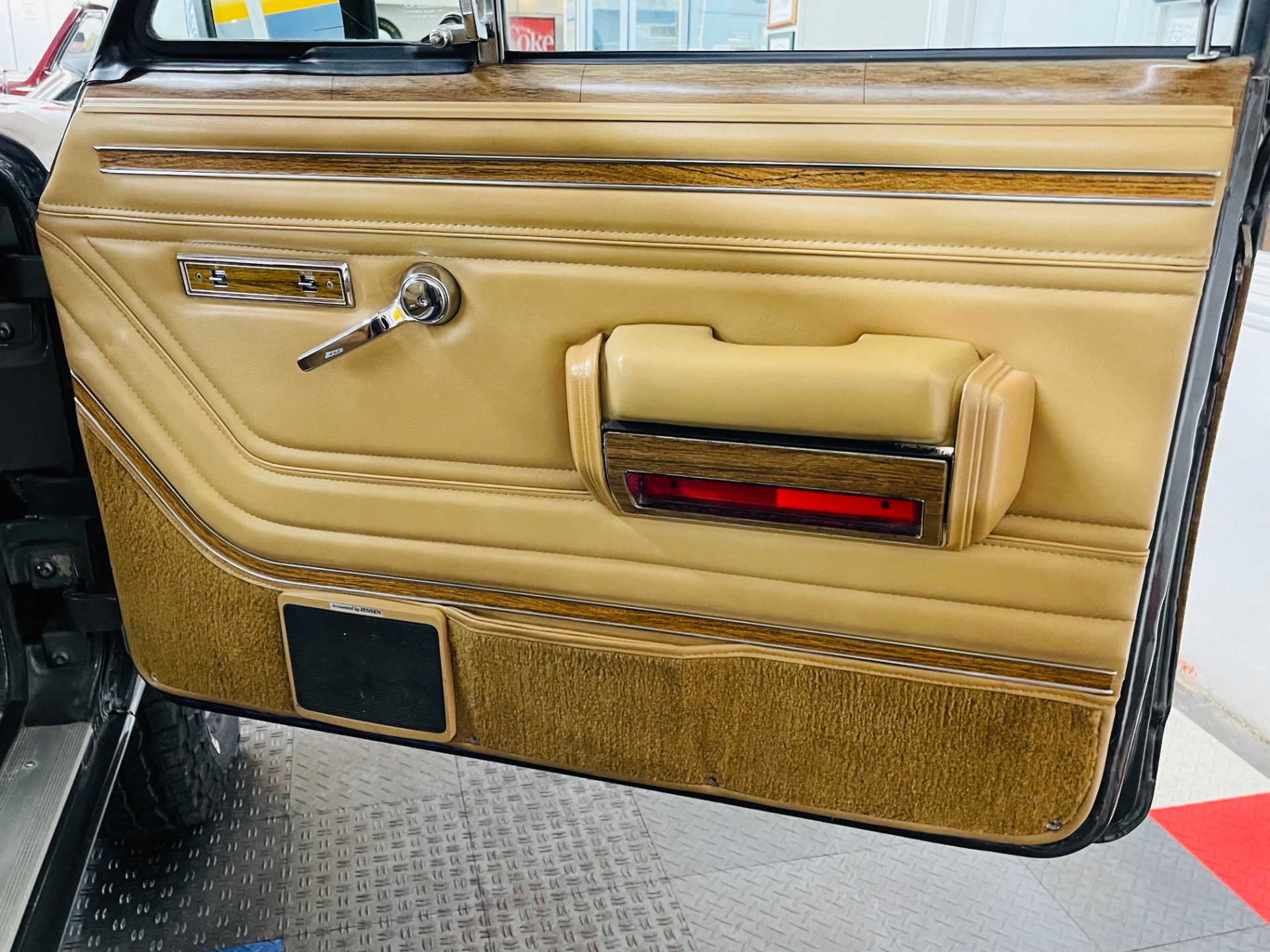 1987 Jeep Grand Wagoneer 56