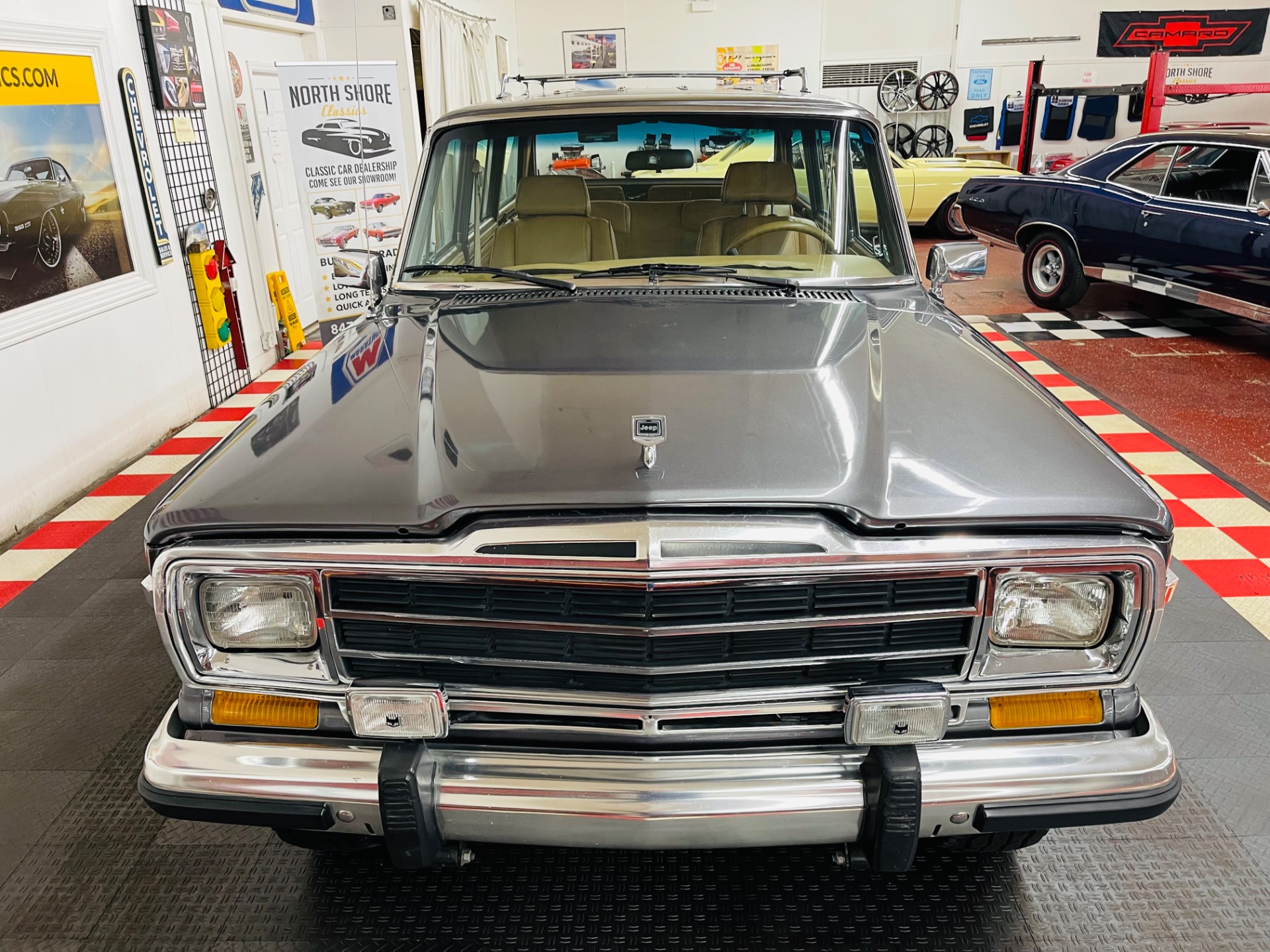 1987 Jeep Grand Wagoneer 5