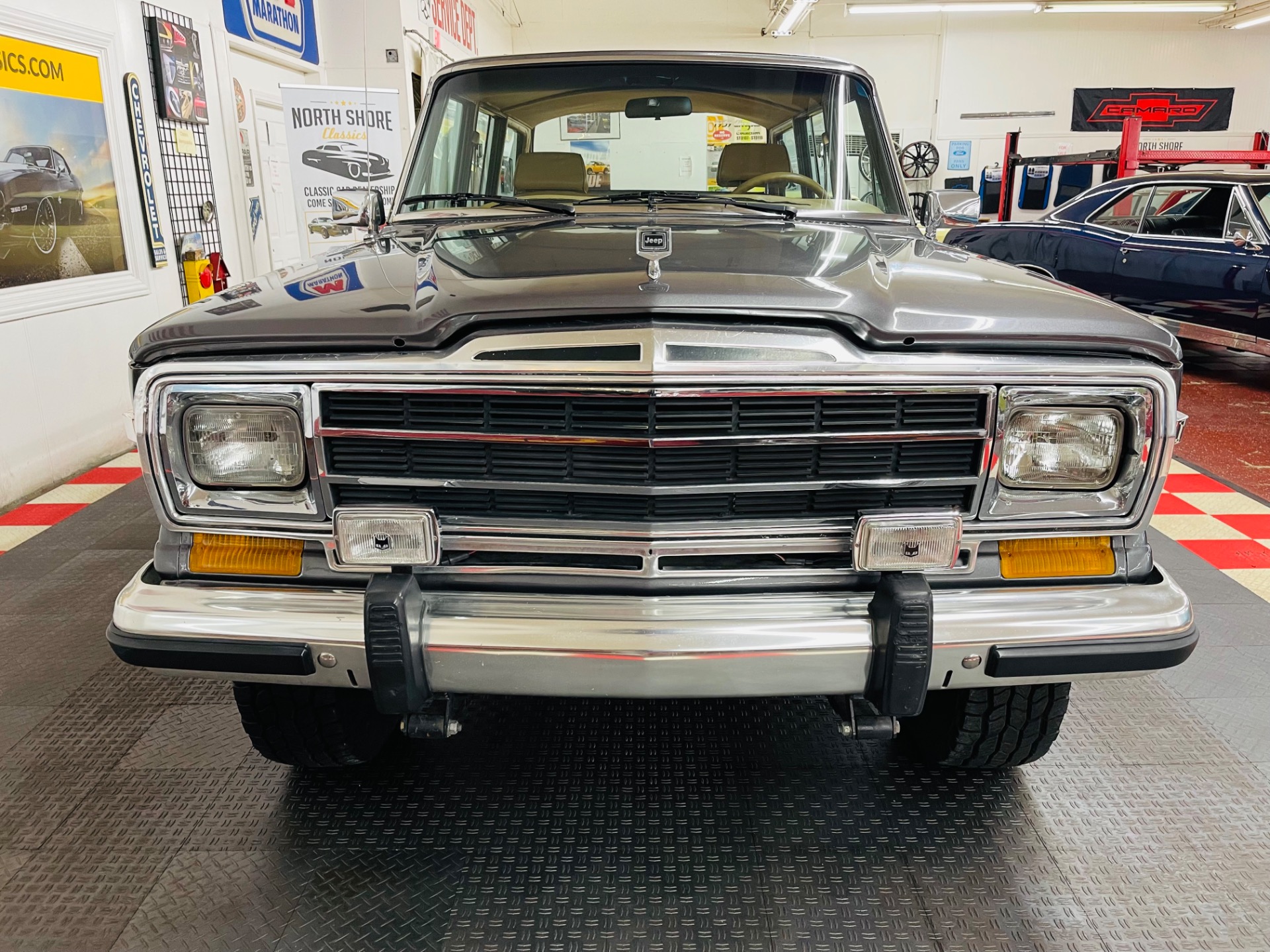 1987 Jeep Grand Wagoneer 6